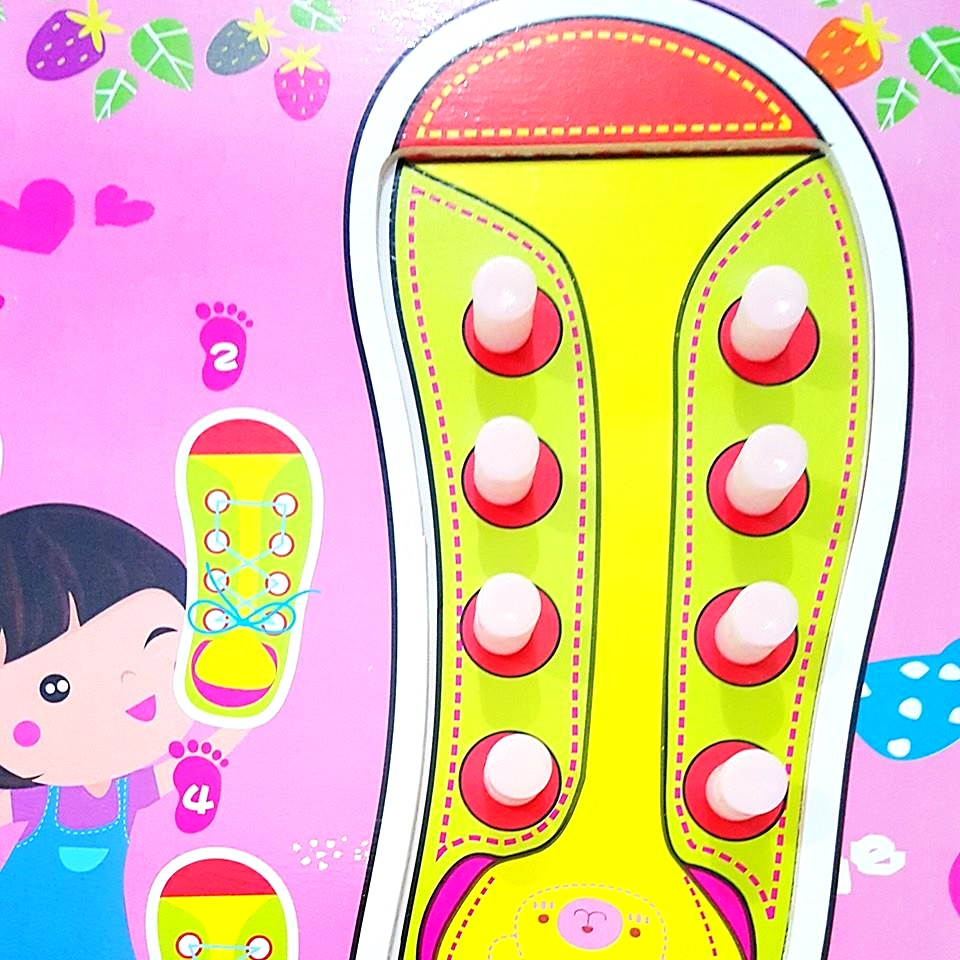 ของเล่นเสริมพัฒนาการ ของเล่นไม้ชุด ร้อยเชือกรองเท้า