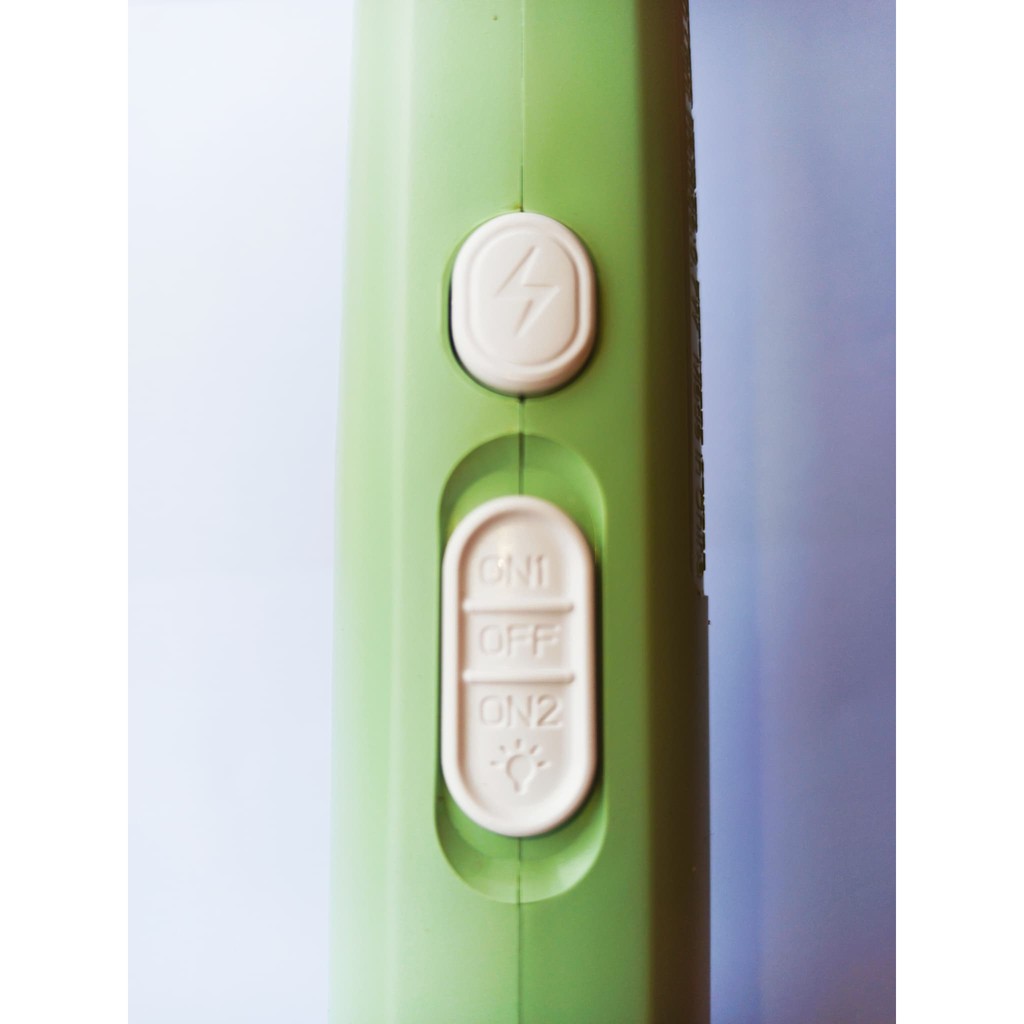 ไม้ตียุงไฟฟ้า KAMISAFE รุ่น KM-3835A พร้อมไฟฉาย LED มีสายต่อชาร์จ ไม่ช็อตมือเด็ก ไฟหมดภายใน 5 วินาทีจากตาข่าย ใช้ไฟบ้าน