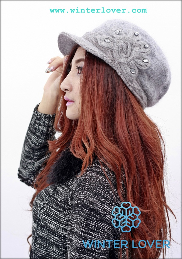 หมวกไหมพรมกันหนาวสีเทา ทรงแก็ปลายดอกไม้แต่งเพชรสวยหรู(พร้อมส่ง)(Free Size)