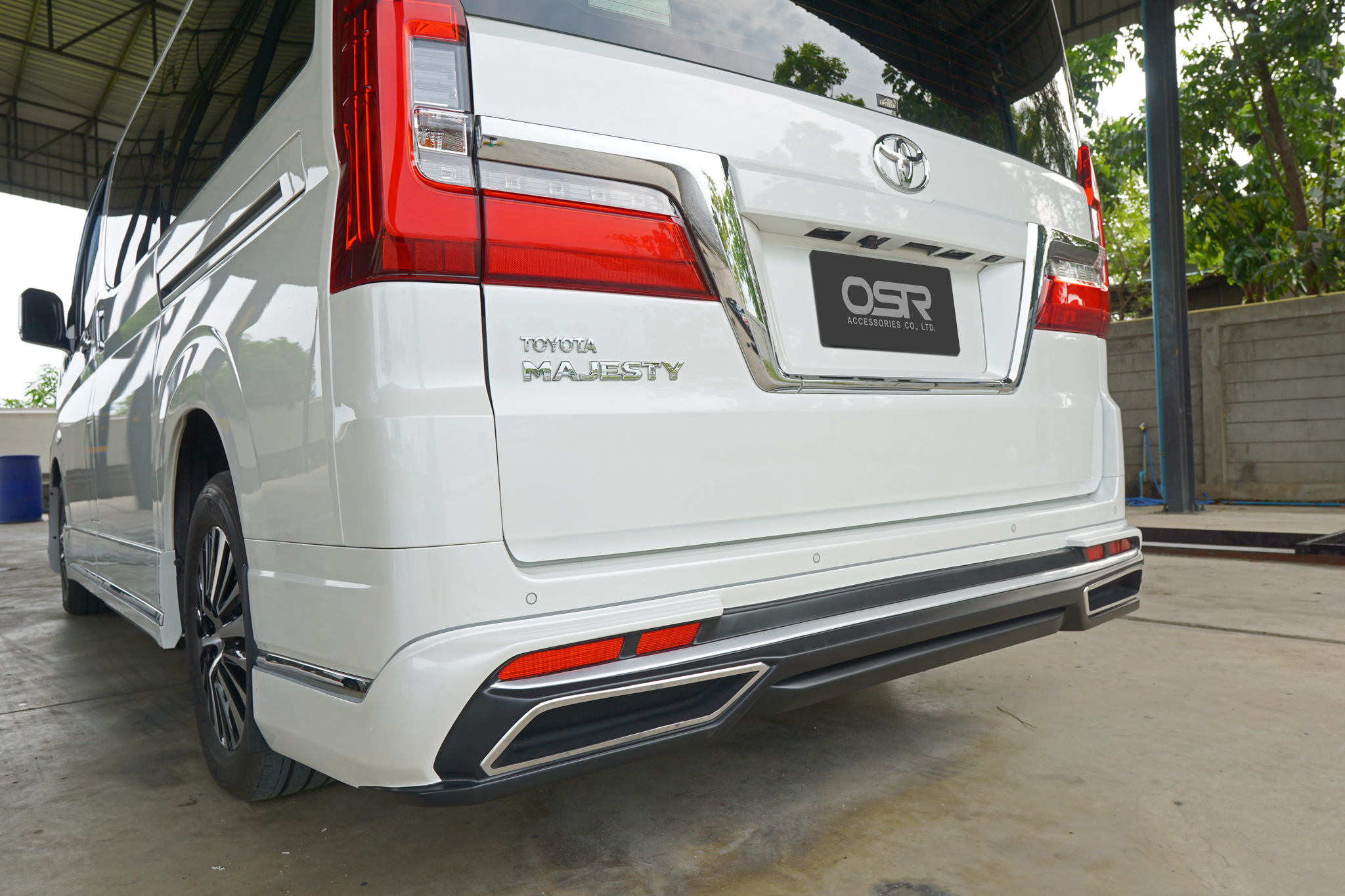 ชุดแต่งรถ สเกิร์ต-สปอยเลอร์ Toyota Majesty ทรง ATIVUS by OSR