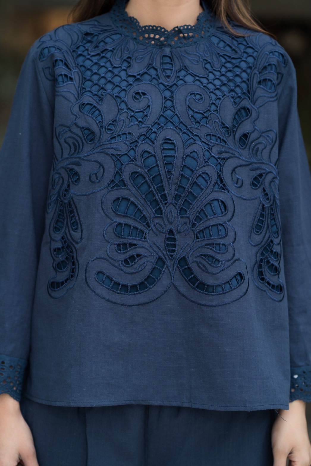 SaLe++14015**ชุดเซ็ท+Maskขาสั้นผ้าลินินเกรดพรีเมี่ยม เนื้อผ้าดี งานดีเทลปักฉลุทั้งตัวสวยมากค่ะ อลังการสุดๆ แต่งขอบตัวผ้าลูกไม้ ชุดเซ็ทดีไซน์สวยเก๋ มีซับในทั้งชุด กางเกงมีกระเป๋าซ่อน ชุดสวยผ้าดีใส่สบาย เหมาะกับอากาศบ้านเรามากๆค่ะ ** Mask ทรงสวยปรับเข้ากับโ