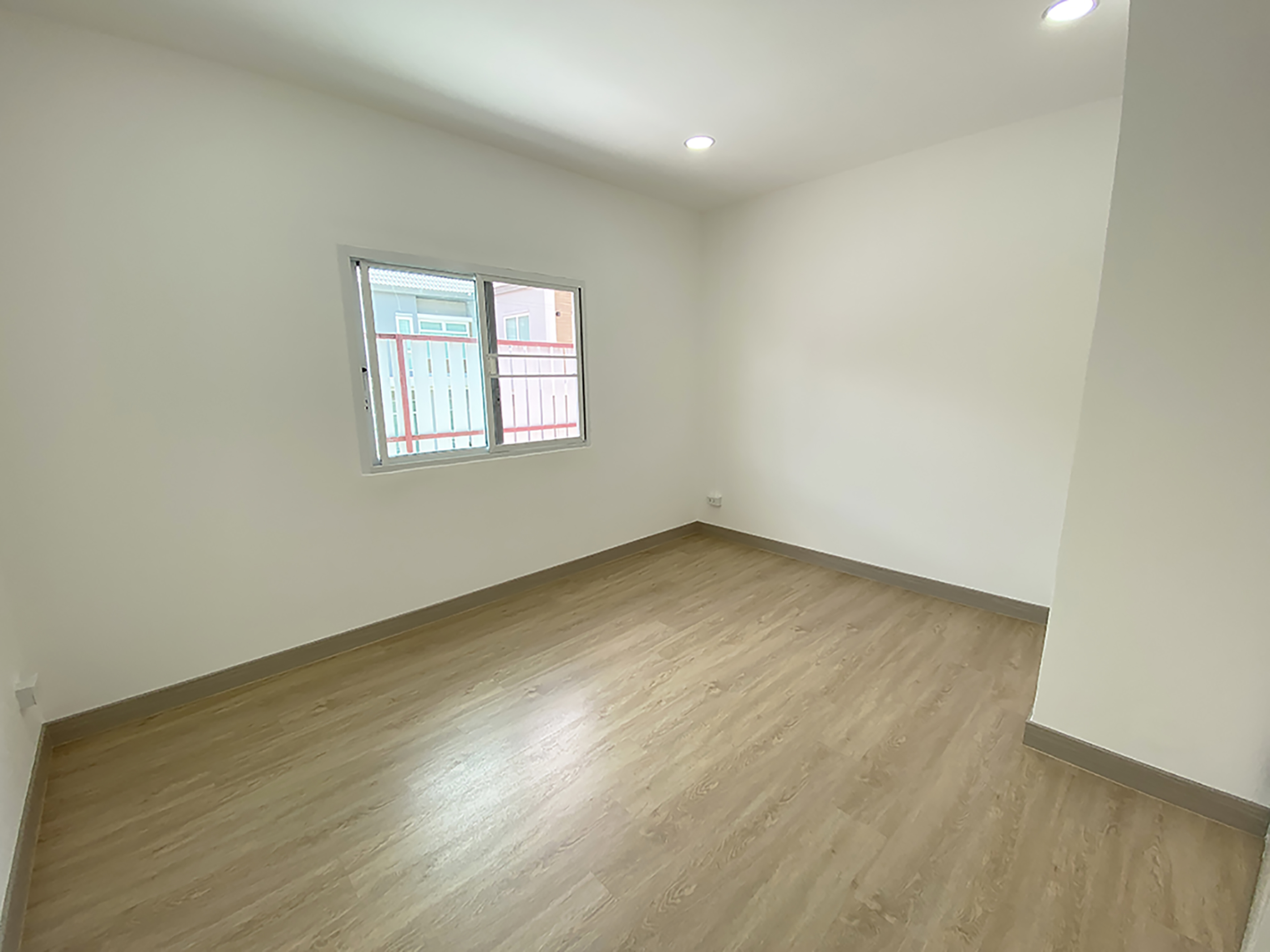 83504 ผ่อนเริ่มต้นเพียง 6,xxx บาท/เดือน ทาวน์เฮ้าส์รีโนเวทใหม่ พฤกษา32 คลองหก ปทุมธานี