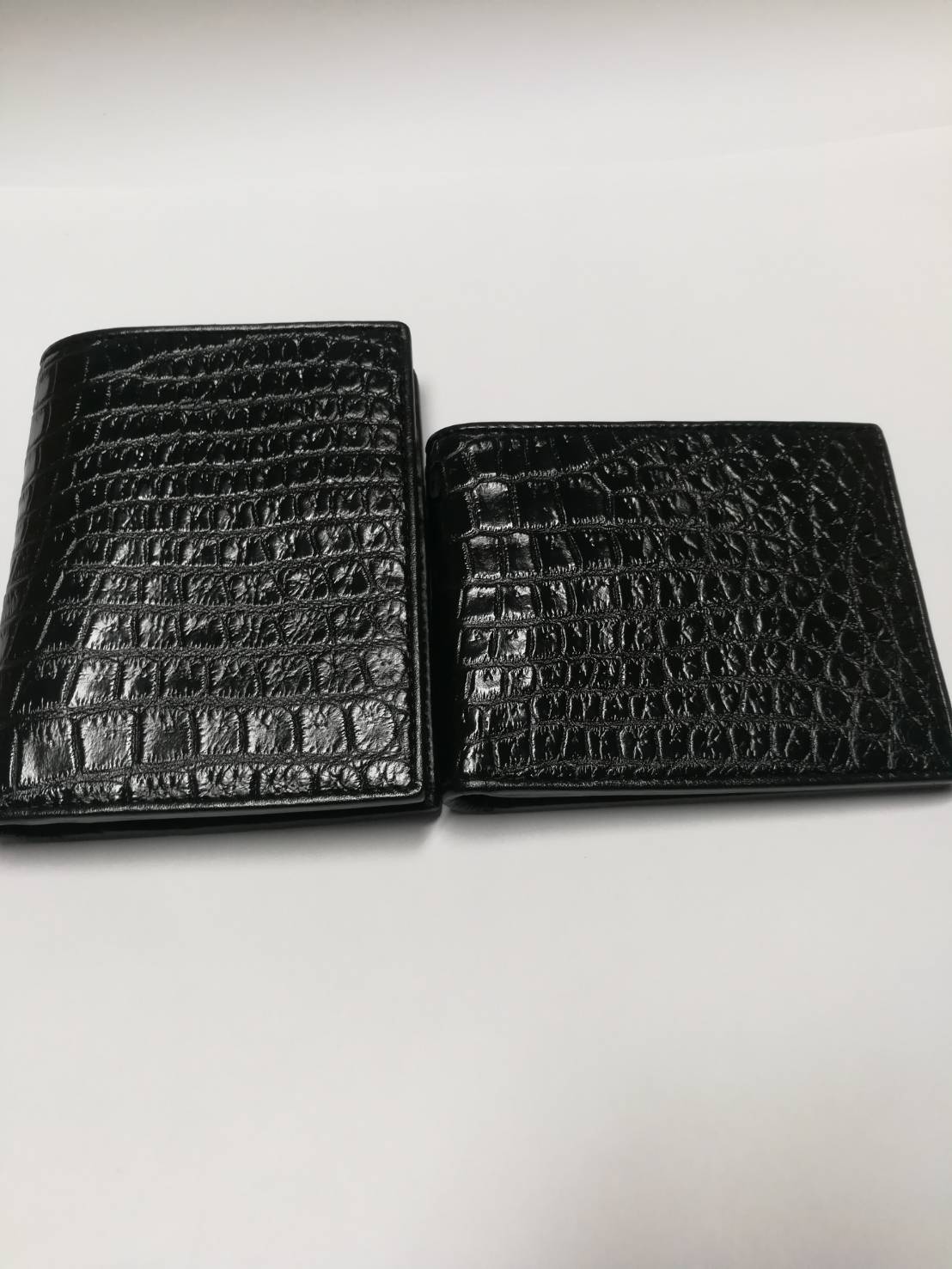 กระเป๋าหนังจระเข้แท้ทรงตั้ง หนังท้อง