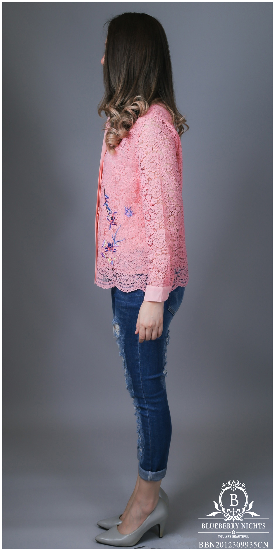 Sale+++B3629 เสื้อเชิ้ตลูกไม้อิตาลีปักลายดอกไม้ ผ้าลูกไม้อิตาลีเกรดพรีเมี่ยมเนื้อนุ่มเบาใส่สบายมากค่ะ แพทเทิร์นเสื้อเชิ้ตกระดุมหน้ายาวตลอด ดีเทลด้านหน้าปักดิ้นลายดอกไม้สวยหรูค่ะ มีซับในทั้งตัว ♡เหมาะสำหรับสาวๆรอบอก(36-44)♡ รุ่นใหม่ ขายดีมากๆ