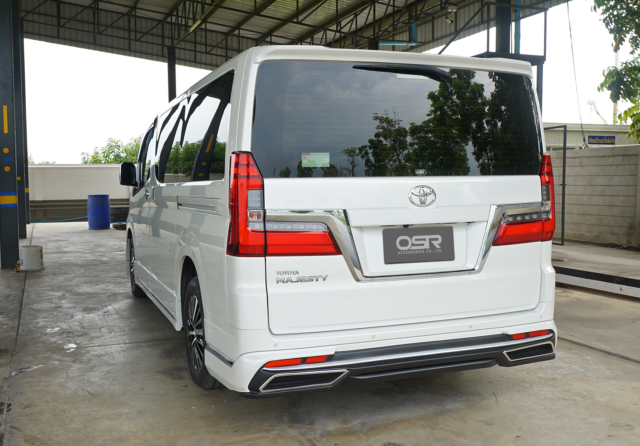 ชุดแต่งรถ สเกิร์ต-สปอยเลอร์ Toyota Majesty ทรง ATIVUS by OSR