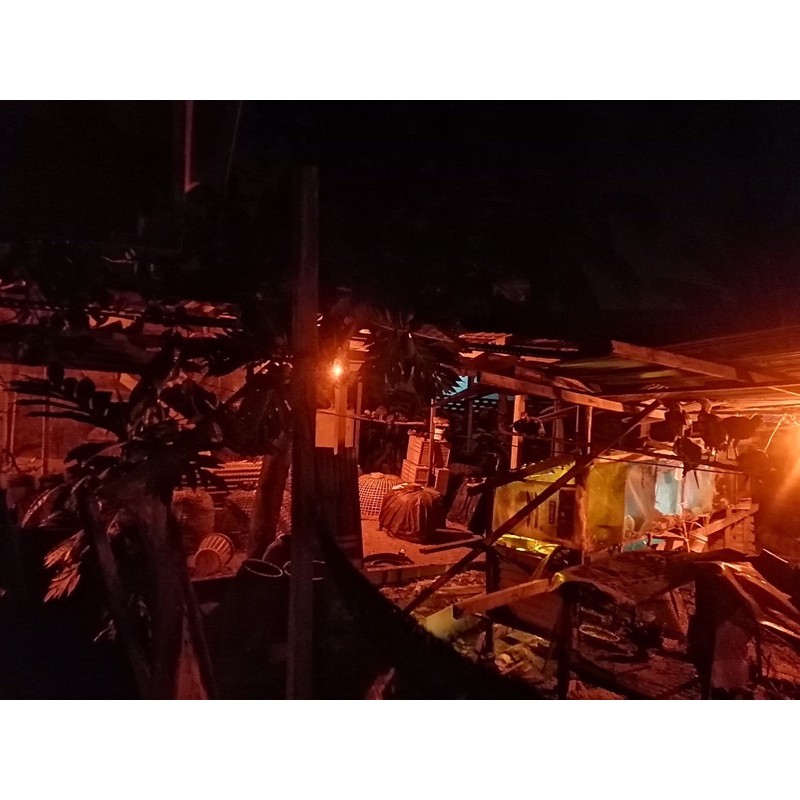 หลอดไฟไล่ยุงและแมลงระบบโซล่าเซลล์ 120Wปิด-เปิดอัตโนมัตสามารถชาร์แผงโซลาเซลล์และไฟบ้านได้