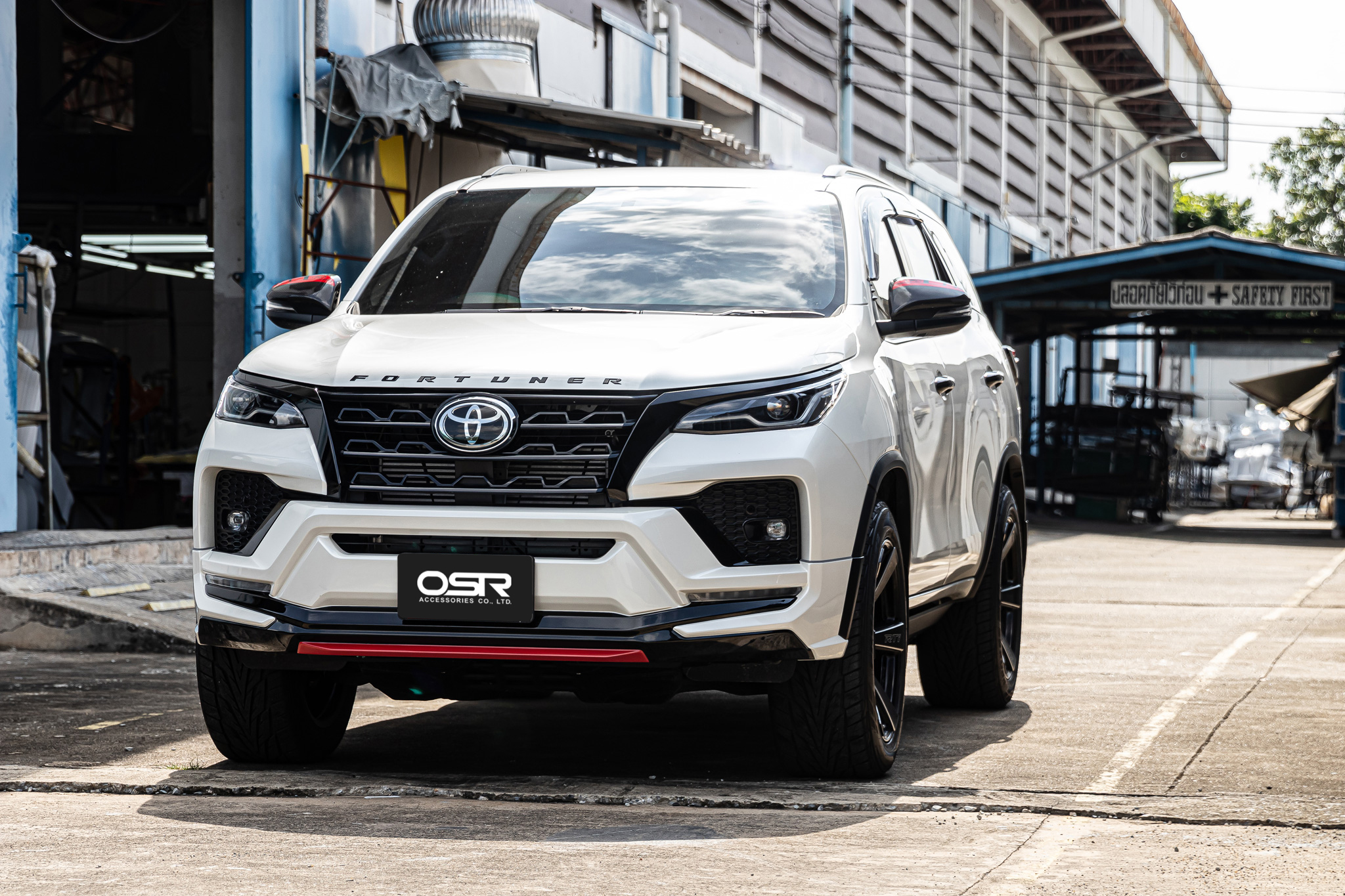 ชุดแต่งรถ-สเกิร์ต-อุปกรณ์แต่งรถ Toyota Fortuner 2020 รุ่นมาตรฐาน (Facelift) ทรง Fair FD-4S
