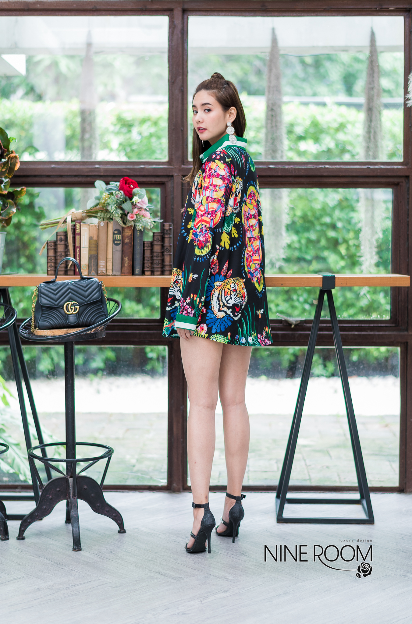 SaLe++B3599 เชิ๊ตแขนยาวคอปกพร้อมสาบกระดุมยาวด้านหน้า ใช้ผ้าซิลล์ผสมโพลี่ฯ(silk mix poly) ผ้านุ่มผิวสัมผัสดี ใส่สบาย เพิ่มความโดดเด่นด้วยลายพิมพ์ •Color |3 สี 1.No.1/ลาย1 2.No.2/ลาย2 3.No.3/ลาย3 •Size อก44"สะโพก46"ยาว29.5" ต้นแขน22" แขน