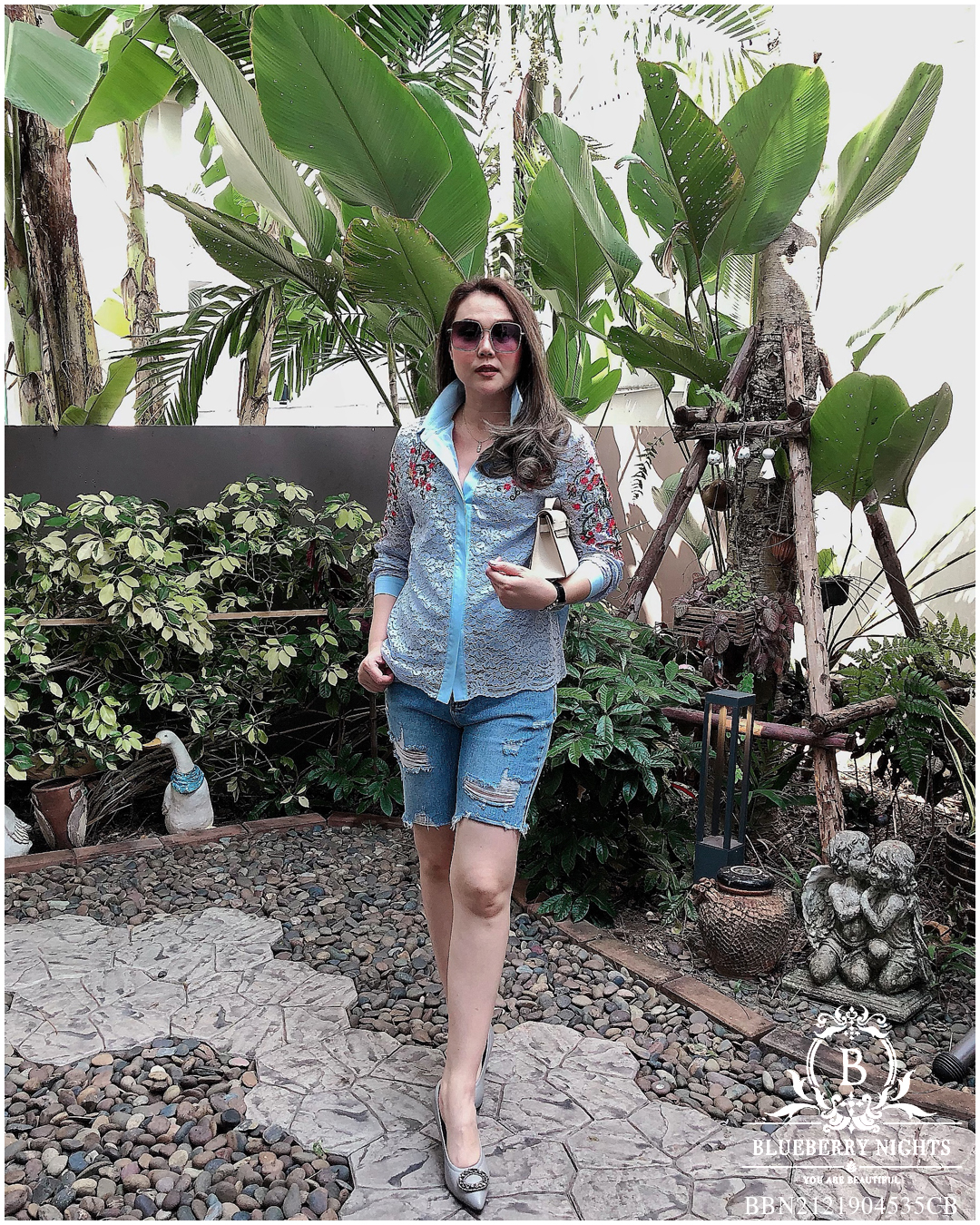 Sale++#Blueberry Nights B3641 เสื้อเชิ้ตลูกไม้อิตาลีปักลายดอกไม้ ผ้าลูกไม้อิตาลีเกรดพรีเมี่ยมเนื้อนุ่มเบาใส่สบายมากค่ะ แพทเทิร์นเสื้อเชิ้ตกระดุมหน้ายาวตลอด ดีเทลด้านหน้าปักดิ้นลายดอกไม้สวยหรูค่ะ มีซับในทั้งตัว ♡เหมาะสำหรับสาวๆรอบอก(36-44)♡ ร