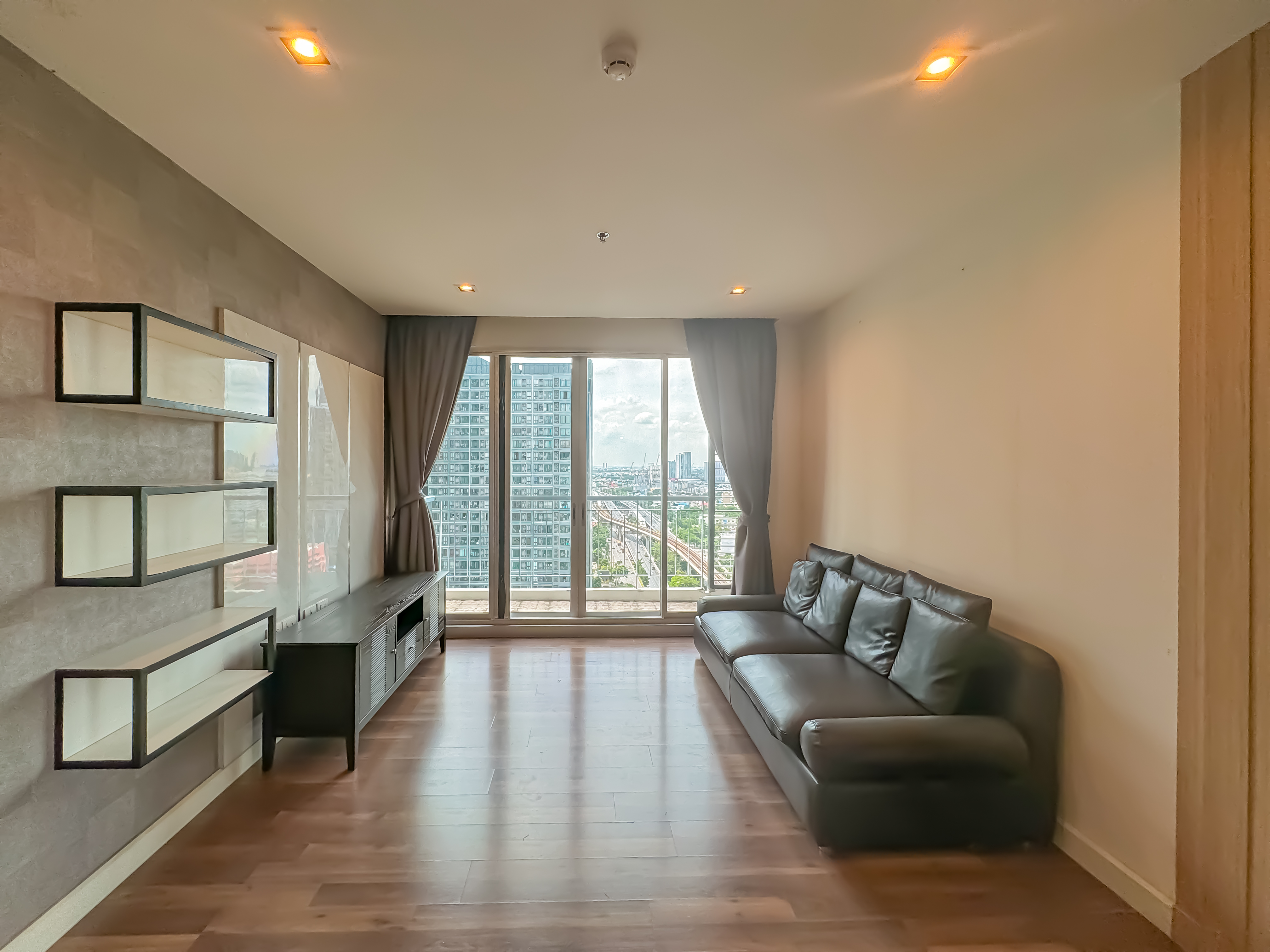 72249-ขายคอนโด The Room สาทร-ตากสิน ใกล้ BTS ตากสิน ธนบุรี กรุงเทพ