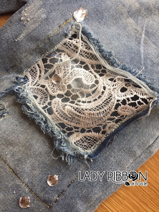 Sale++Lady Ribbon**PA0323**(M) Lady Sophie Embellished Lace Ripped Skinny Jeans กางเกงยีนส์ขายางทรงสกินนี่แบบขาดๆประดับผ้าลูกไม้และตกแต่งคริสตัล ตัวนี้ใส่แล้วเก๋ไม่เหมือนใครเลยจริงๆค่ะ ไม่ได้เป็นแค่กางเกงยีนส์ธรรมดาๆ แต่เพิ่มรายละเอียดที่น่าสนใจด้วยการฉีก