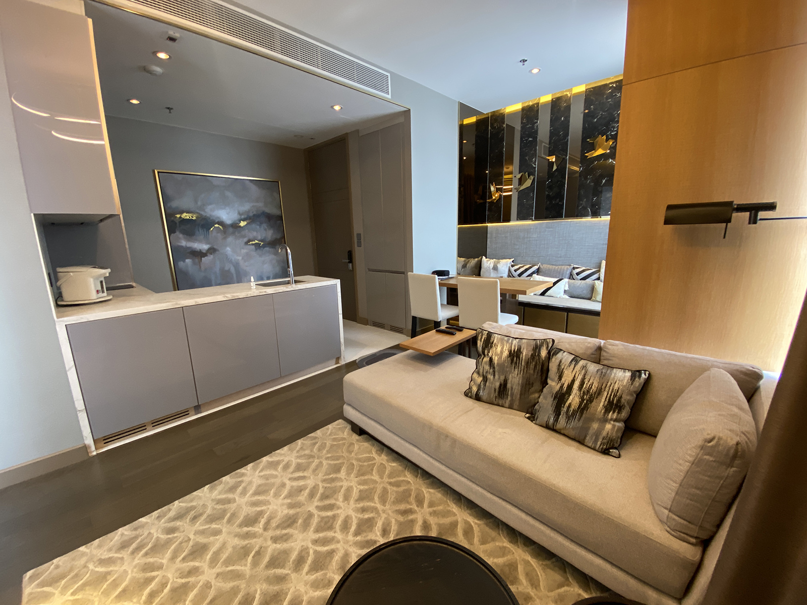 83465-ขายคอนโด The Esse at Singha Complex ใกล้ ARL มักกะสัน