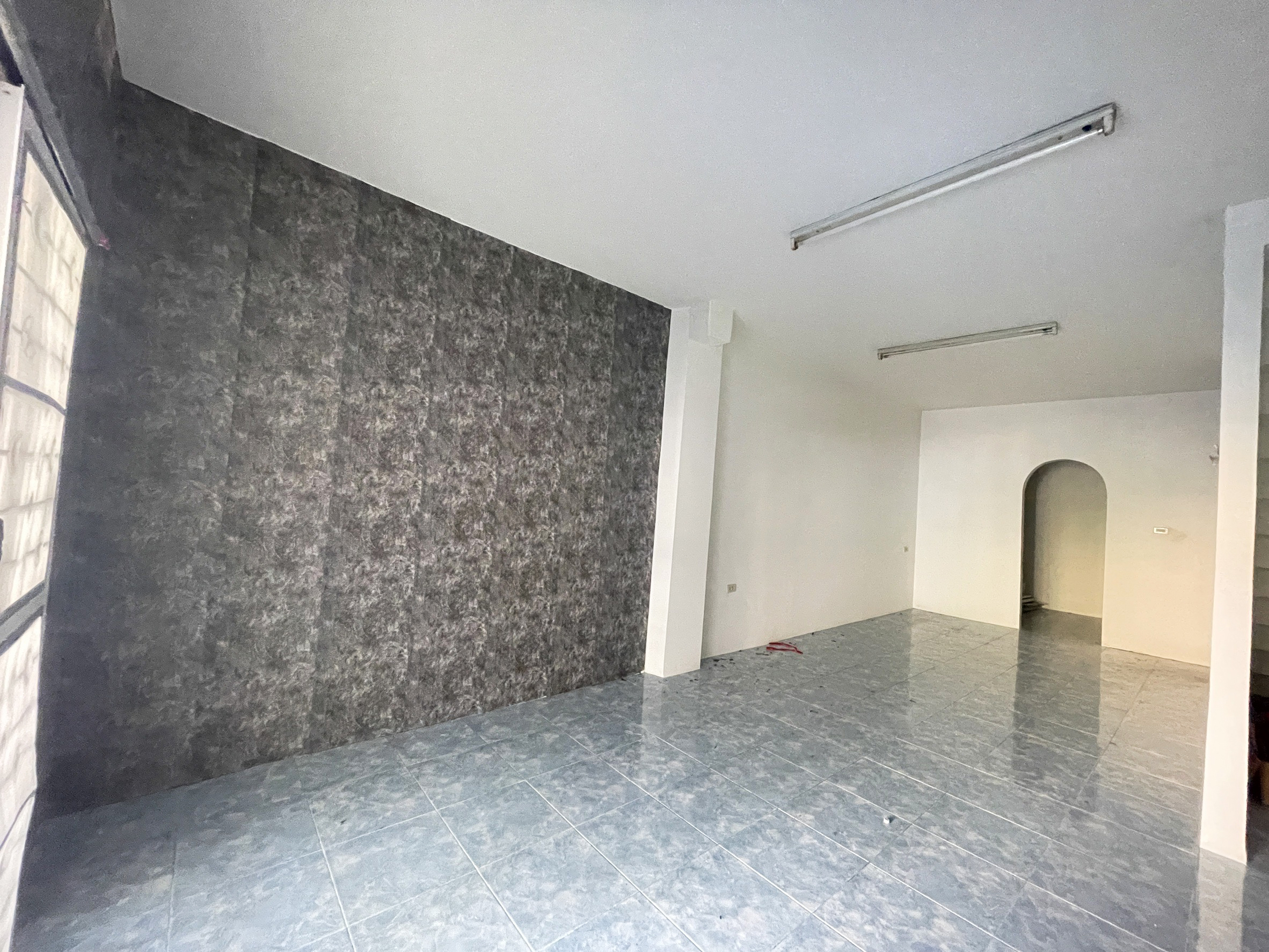 76993-ขายทาวน์เฮ้าส์ อีสแลนด์ แอนด์ เฮ้าส์ ดอนหัวฬ่อ ชลบุรี