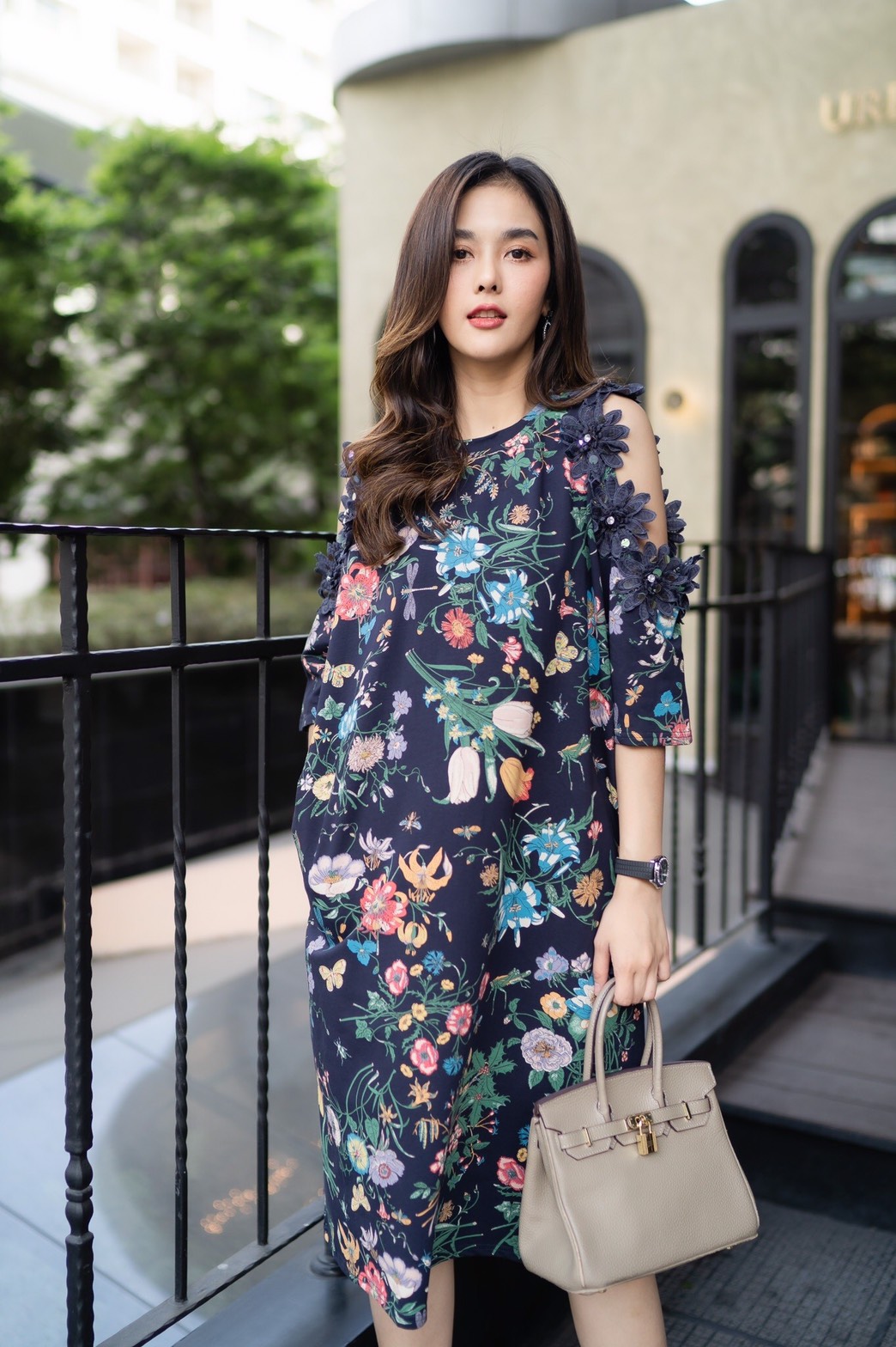 SaLe++#Cutie Minute 14109 เดรสผ้ายืดSpendexเกาหลีเกรดพรีเมียม ผ้าเนื้อเนียนละเอียด ผ้าดีมาก ผ้ายืดได้เยอะมากค่ะ ดีเทลแขนเว้าหัวไหล่ประดับลูกไม้ 3 มิติรอบๆ เดรสเรียบหรูใส่แล้วดูแพงมากค่ะ มีกระเป๋าซ่อน บอกเลยค่ะตัวนี้งานดีสวยมากค่ะ ** Mask ทรงสวยปรับเข้ากับ