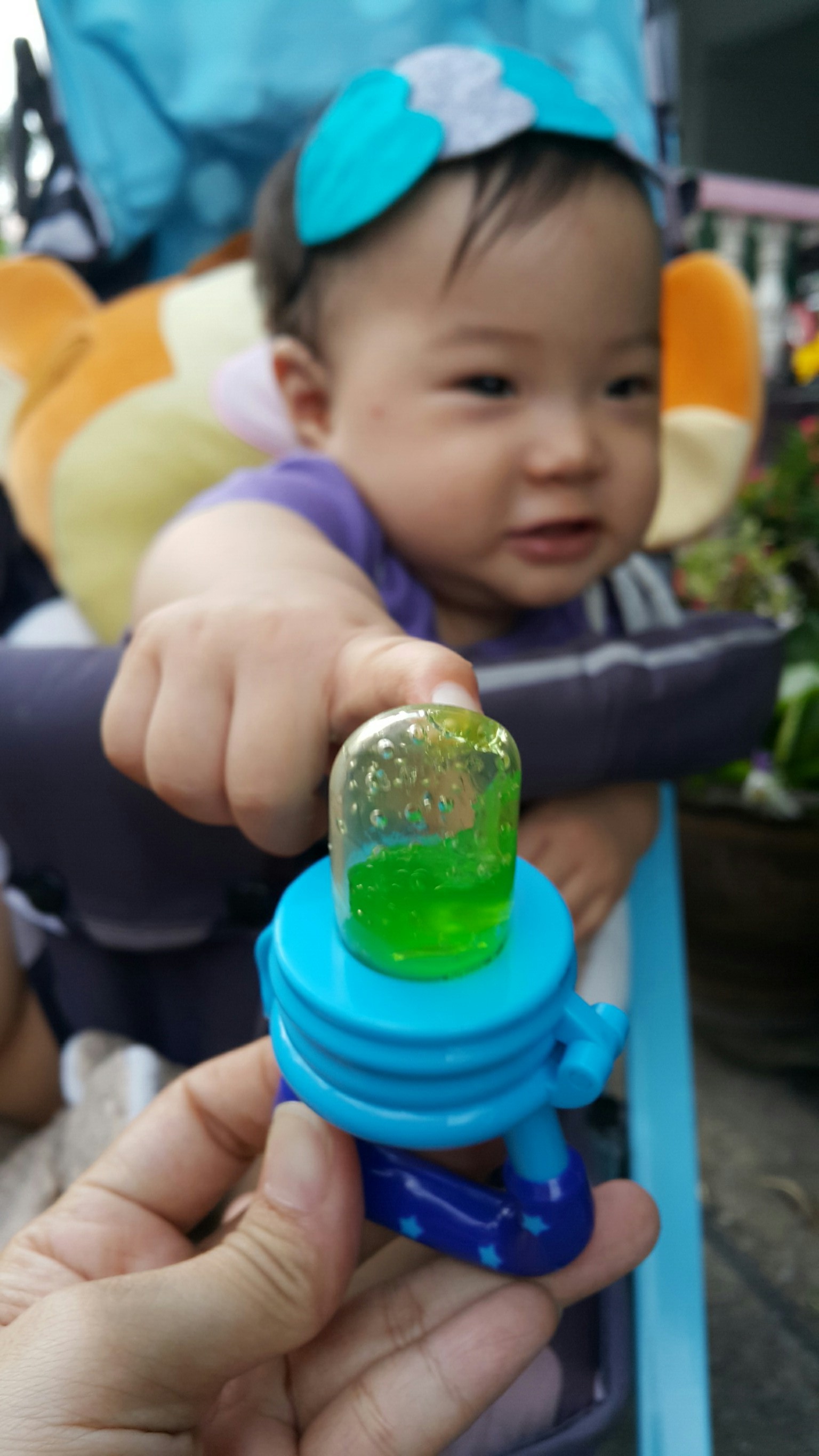 ที่ดูดผลไม้และอาหารเด็ก สีฟ้า