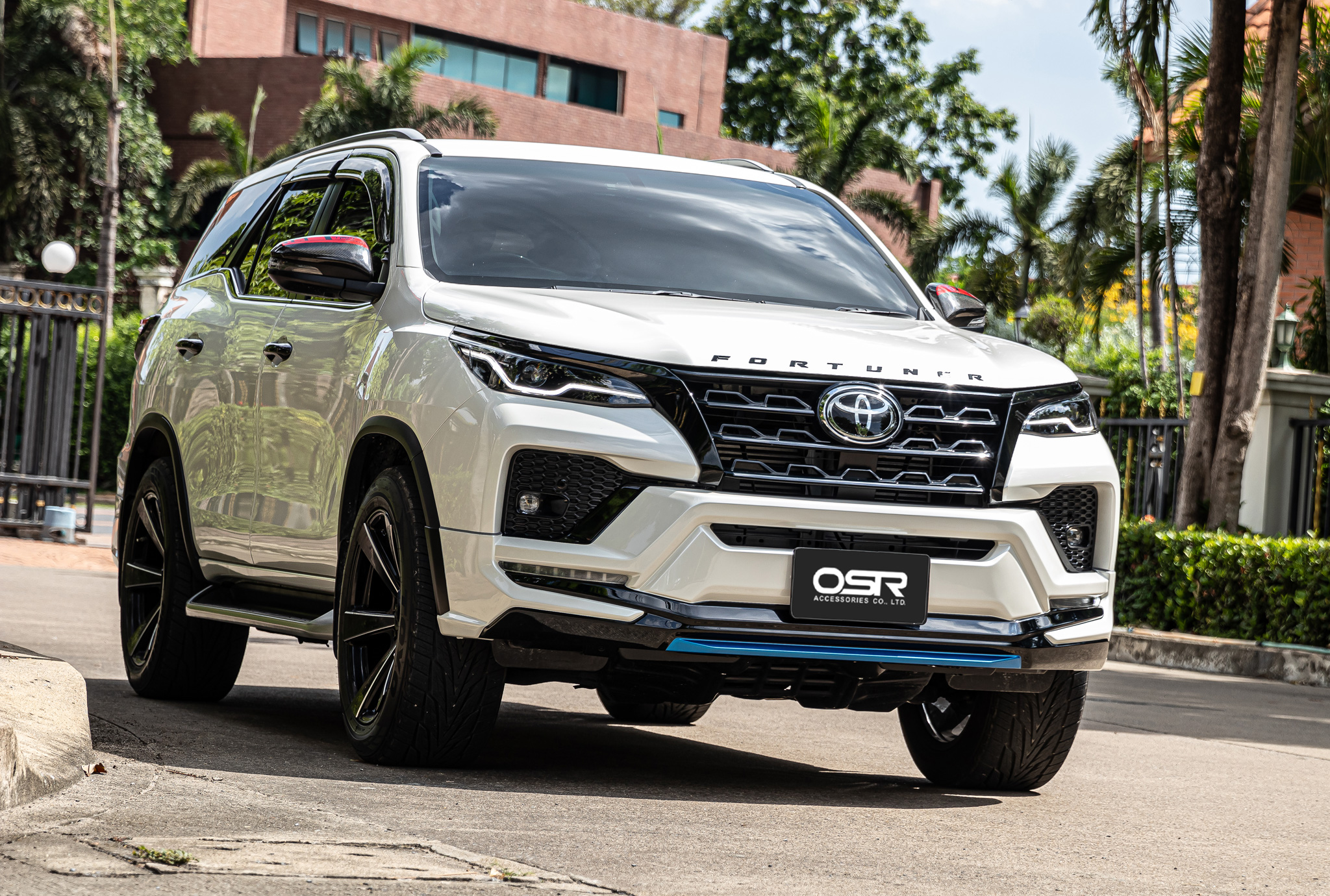 ชุดแต่งรถ-สเกิร์ต-อุปกรณ์แต่งรถ Toyota Fortuner 2020 รุ่นมาตรฐาน (Facelift) ทรง Fair FD-4