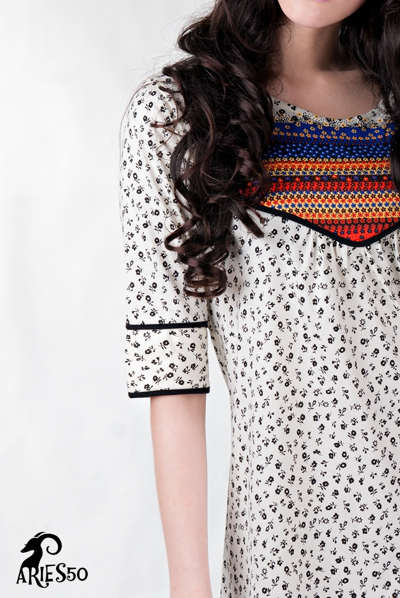 Sale++Aries50** A00160012**Amish****ชุดเดรสลายดอกไม้ห้นาหลัง คอกลม แขนสามส่วน ตัดต่อช่วงอกและปลายแขน ทรงเอ ใส่สบาย เนื้อผ้า Cotton100% Color : 3 สี WHT – ขาว LPK – ชมพูอ่อน CRM - ครีม F อก 35" / สะโพก 42" / ยาว 33" / วงแขน 17" / แขนยาว