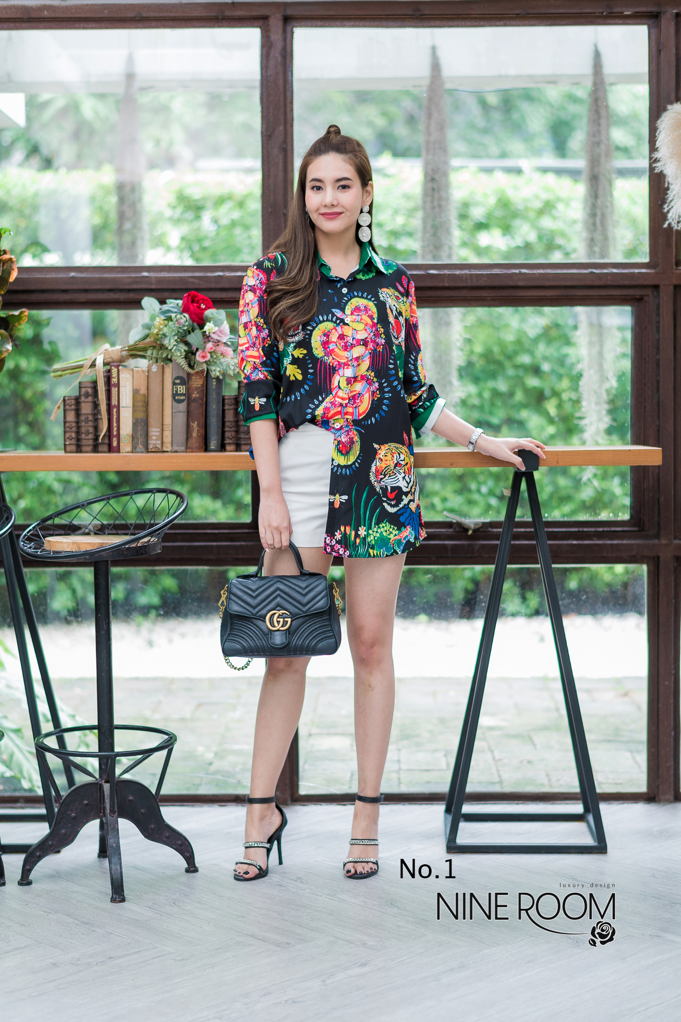 SaLe++B3599 เชิ๊ตแขนยาวคอปกพร้อมสาบกระดุมยาวด้านหน้า ใช้ผ้าซิลล์ผสมโพลี่ฯ(silk mix poly) ผ้านุ่มผิวสัมผัสดี ใส่สบาย เพิ่มความโดดเด่นด้วยลายพิมพ์ •Color |3 สี 1.No.1/ลาย1 2.No.2/ลาย2 3.No.3/ลาย3 •Size อก44"สะโพก46"ยาว29.5" ต้นแขน22" แขน