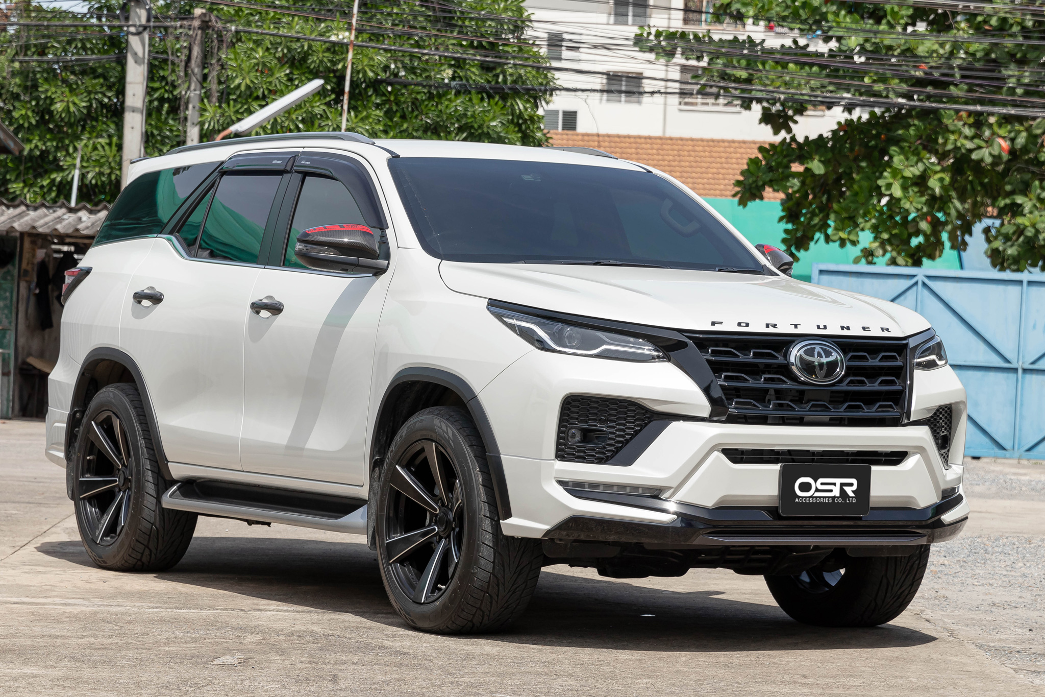 ชุดแต่งรถ-สเกิร์ต-อุปกรณ์แต่งรถ Toyota Fortuner 2020 รุ่นมาตรฐาน (Facelift) ทรง Fair FD-4