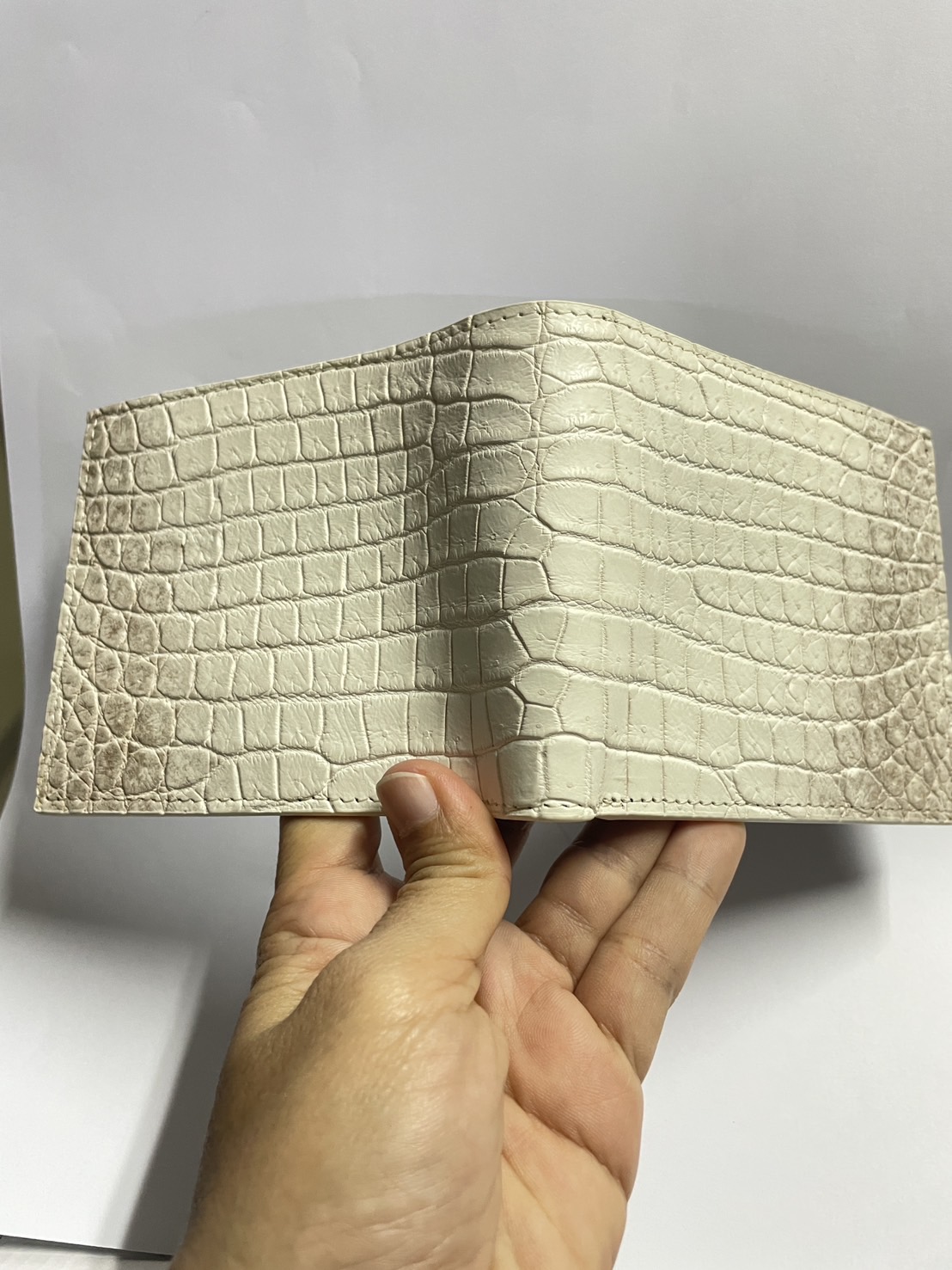 กระเป๋าหนังจระเข้แท้ หนังท้อง