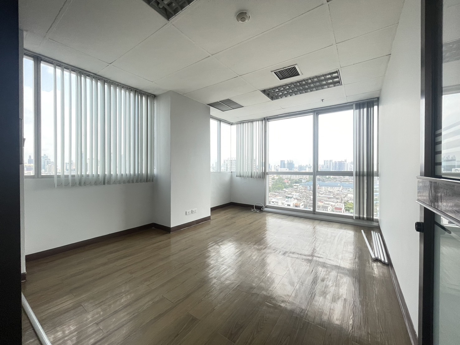 83457- ด่วน!! โปรโมชั่นลดราคา!! ให้เช่า อาคาร เจ.เพลส ทาวเวอร์ ช่องนนทรี กรุงเทพ