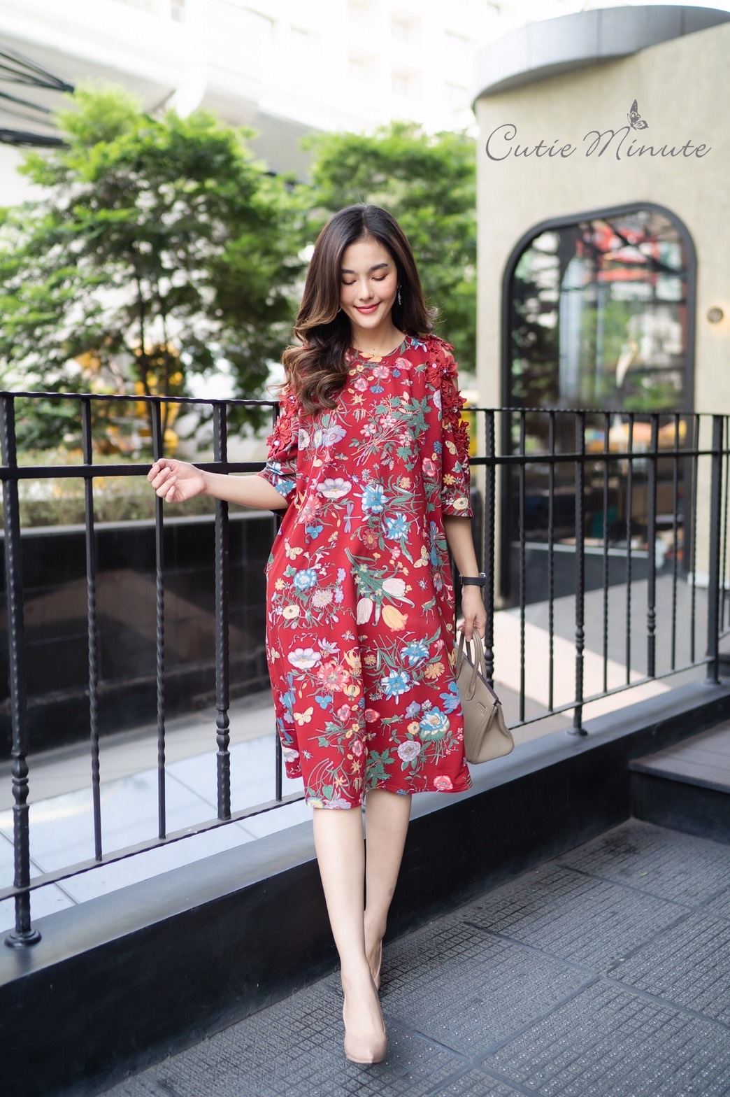 SaLe++#Cutie Minute 14109 เดรสผ้ายืดSpendexเกาหลีเกรดพรีเมียม ผ้าเนื้อเนียนละเอียด ผ้าดีมาก ผ้ายืดได้เยอะมากค่ะ ดีเทลแขนเว้าหัวไหล่ประดับลูกไม้ 3 มิติรอบๆ เดรสเรียบหรูใส่แล้วดูแพงมากค่ะ มีกระเป๋าซ่อน บอกเลยค่ะตัวนี้งานดีสวยมากค่ะ ** Mask ทรงสวยปรับเข้ากับ