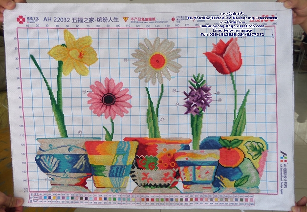 ดอกไม้สีสันสดใส ครอสติสปักสำเร็จ11CT:ขนาดผ้า :67X46 ซม.