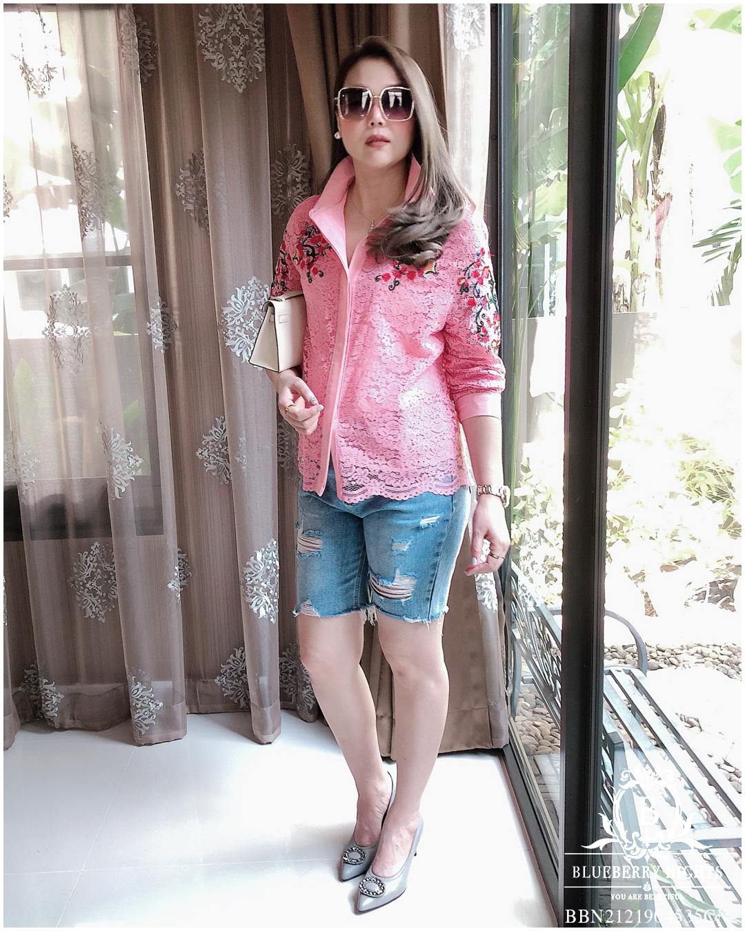 Sale++#Blueberry Nights B3641 เสื้อเชิ้ตลูกไม้อิตาลีปักลายดอกไม้ ผ้าลูกไม้อิตาลีเกรดพรีเมี่ยมเนื้อนุ่มเบาใส่สบายมากค่ะ แพทเทิร์นเสื้อเชิ้ตกระดุมหน้ายาวตลอด ดีเทลด้านหน้าปักดิ้นลายดอกไม้สวยหรูค่ะ มีซับในทั้งตัว ♡เหมาะสำหรับสาวๆรอบอก(36-44)♡ ร