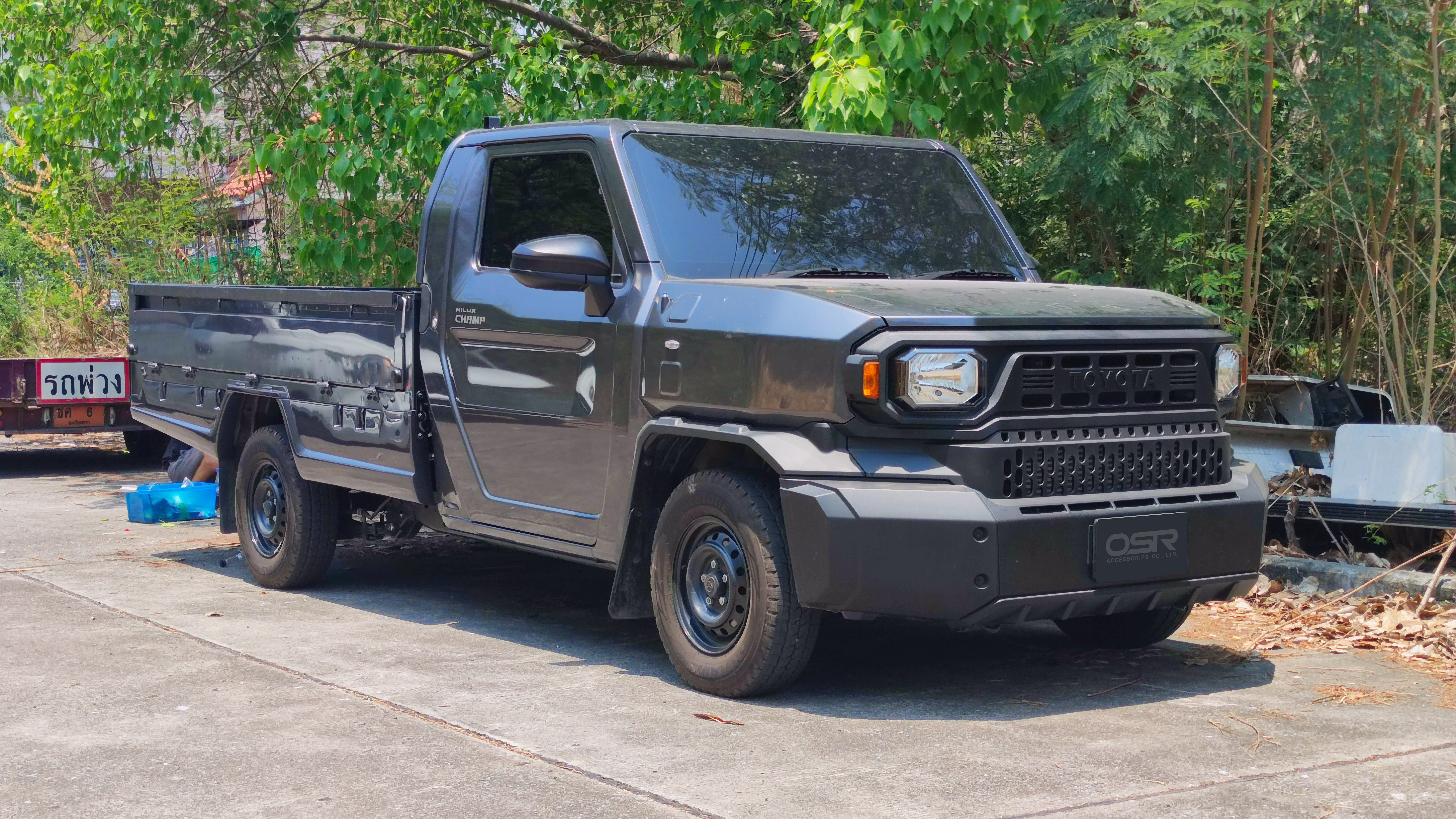 ชุดแต่งรถ-สเกิร์ต-อุปกรณ์แต่งรถ Toyota Hilux Champ 2023