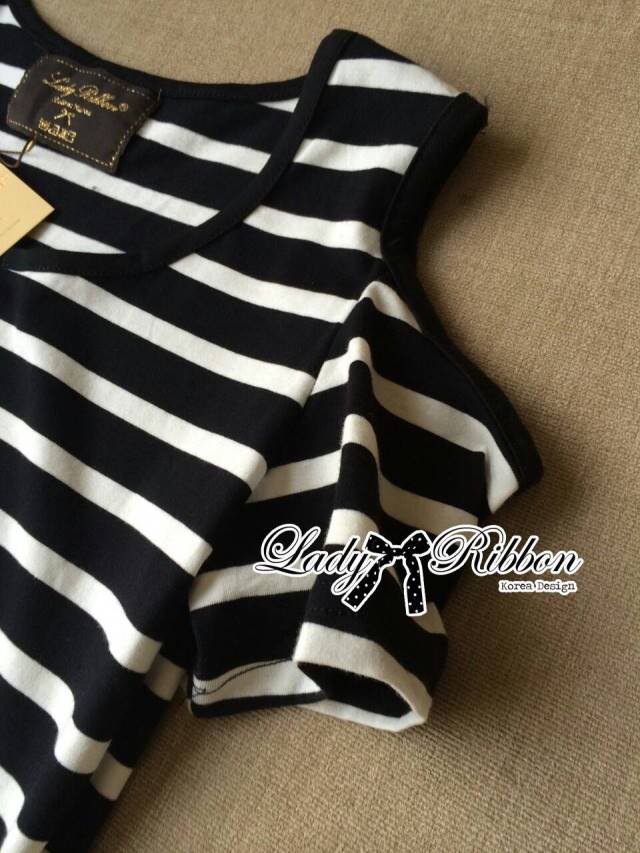 Sale++Lady Ribbon ** D7882**อก34-38**Lady Monica Sassy Body-Con Striped Dress เดรสทรงบอดี้คอนพิมพ์ลายทาง cut-out ช่วงไหล่ เหมาะกับสาวตัวเล็กๆ ตัวนี้ทรงชุดจะเป็นแบบบอดี้คอนเข้ารูป เน้นสัดส่วน มีดีเทลเก๋ๆช่วงไหล่ เป็นทรงคัทเอาท์เปิดไหล่บางส่วน เหมาะกับสาวสไ