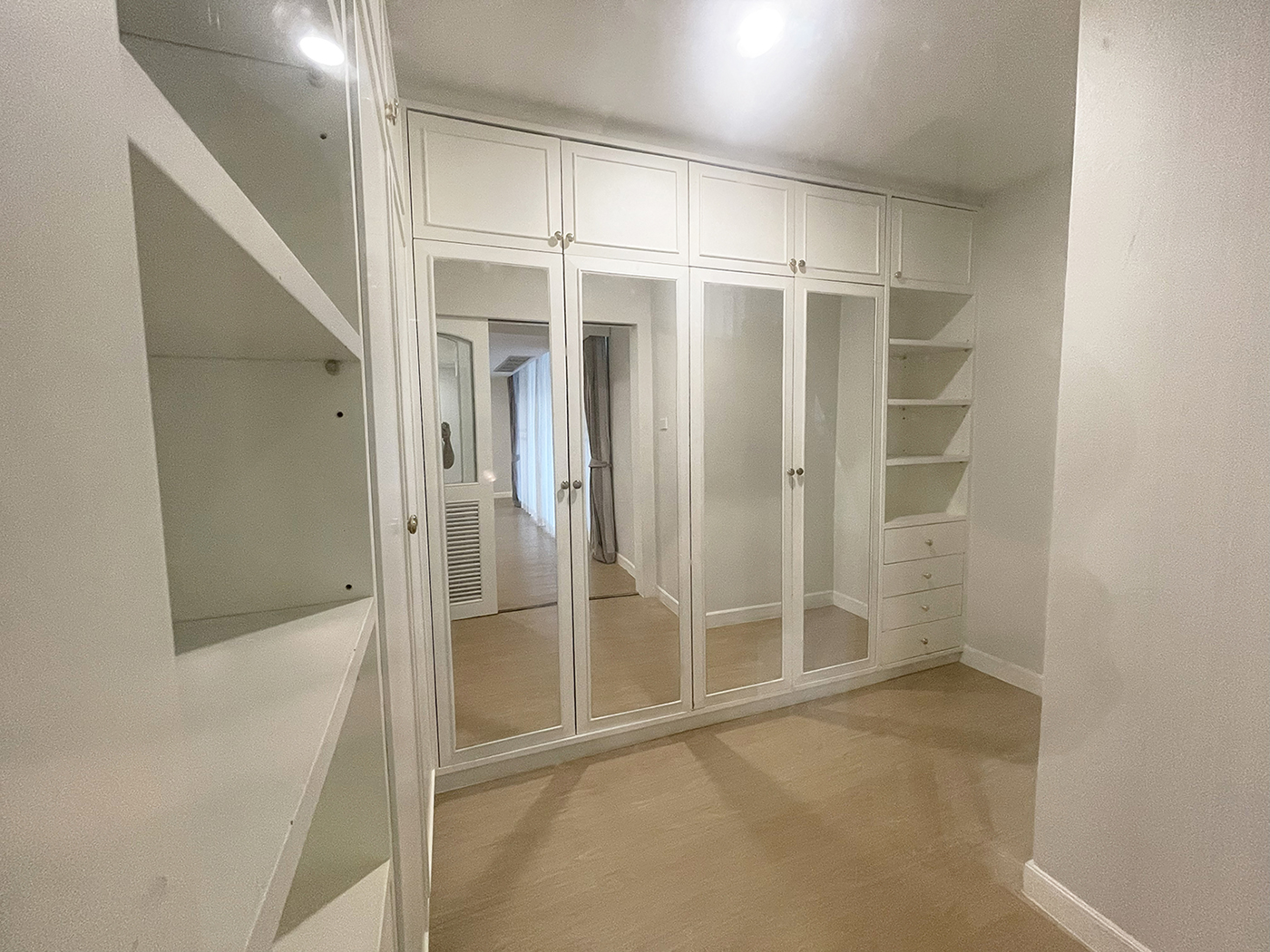 83511 ขายคอนโด ยูนิตพิเศษที่ Oriental Towers เอกมัย