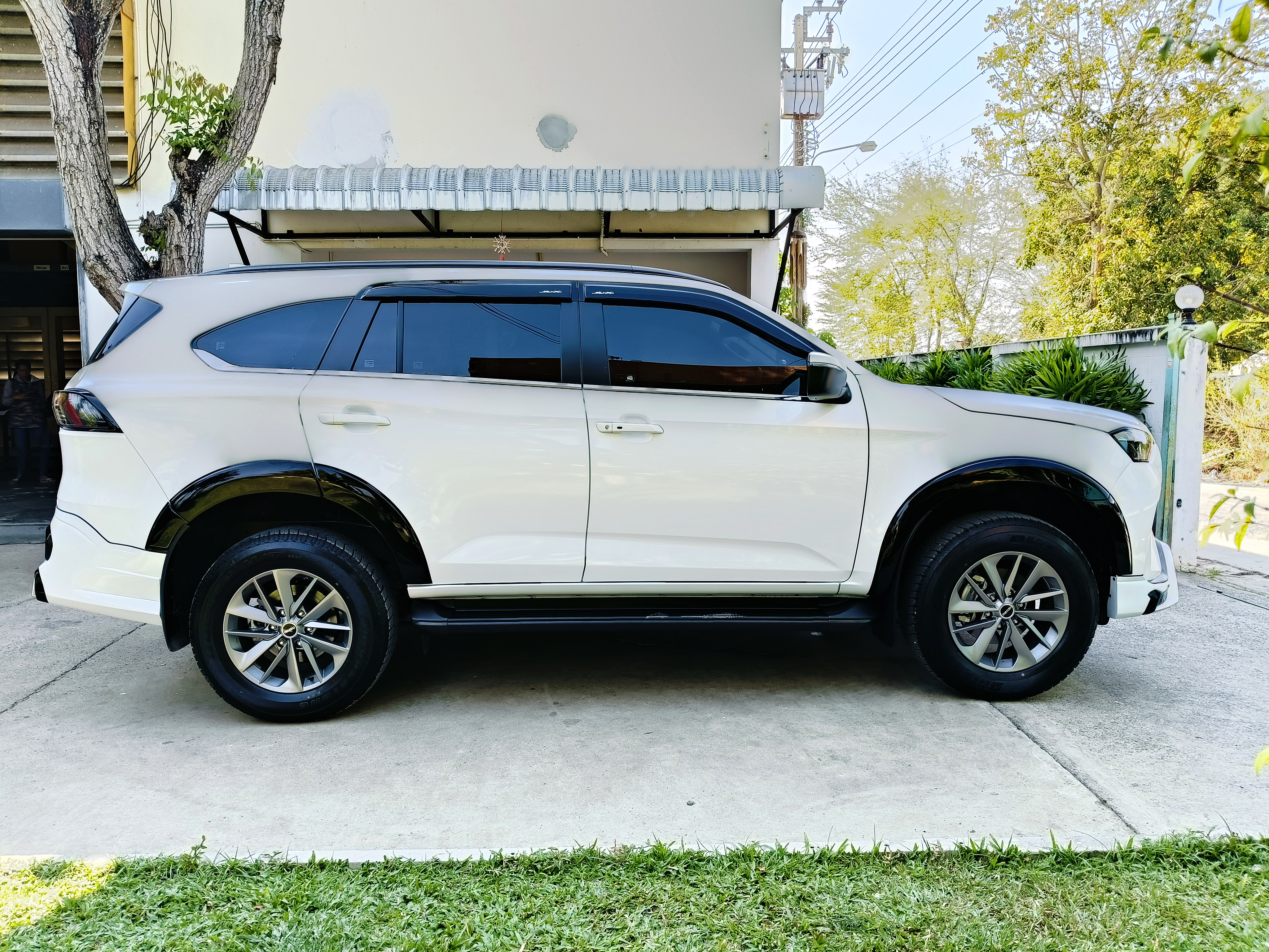 ชุดแต่งรถ All New Isuzu Mu-X 2024-2025 "SR-Limited"