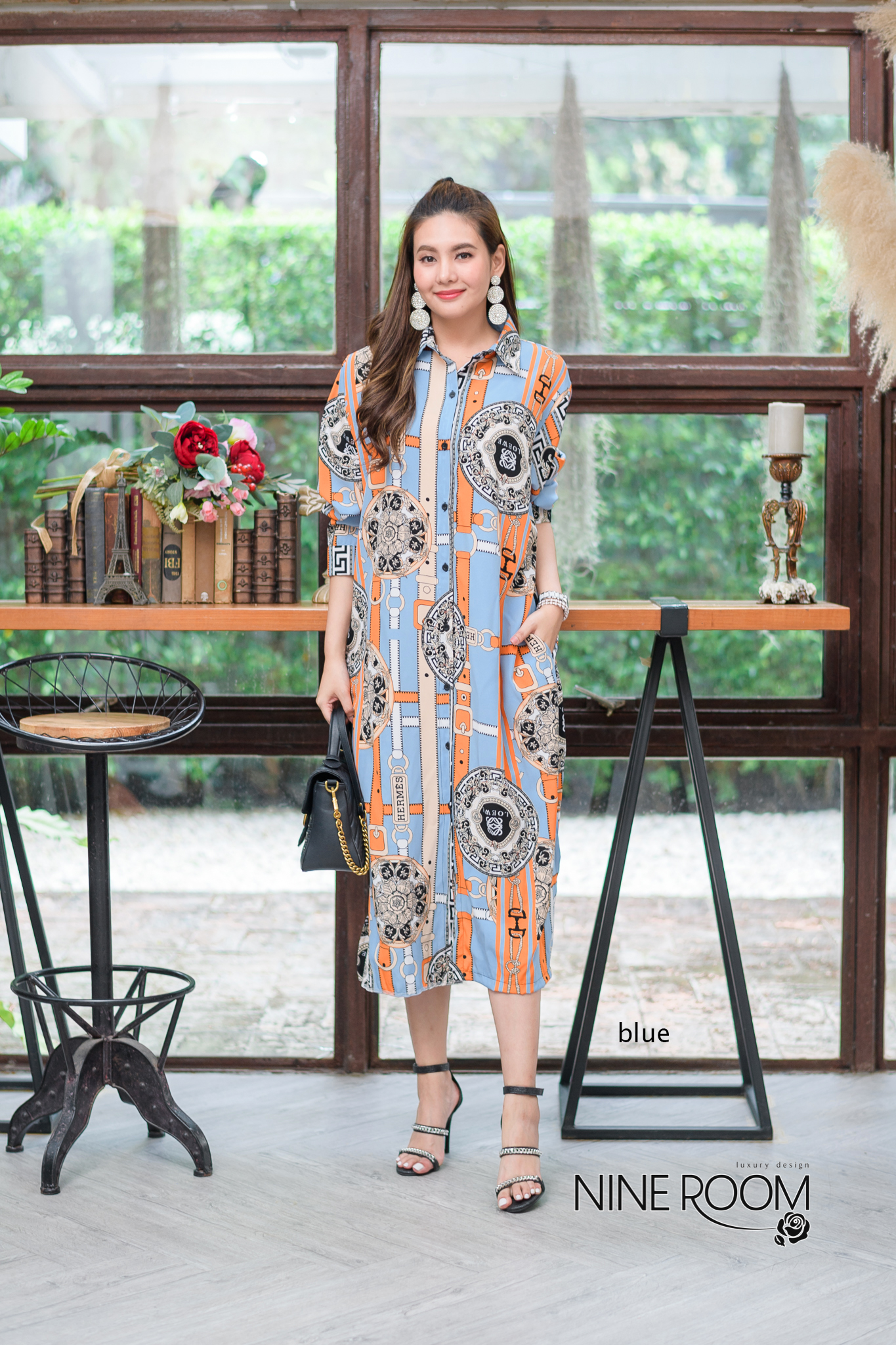 SaLe+++#Nine Room 14106 MAXI SHIRT - แม๊กซี่เชิ๊ตแขนยาวคอปก พร้อมสาบกระดุมยาวด้านหน้า ใช้ผ้าโพลี่ฯผสมซิลล์เกรดพรีเมี่ยม (PREMIUM POLY MIX SILK ) เนื้อผ้าดี ตัวผ้านุ่ม ไม่คัน มีความโดดเด่นด้วยงานพิมพ์ลายไฮแบรนด์ทั้งตัว มาพร้อมกระเป๋าข้างค่ะ •Color |3สี 1.