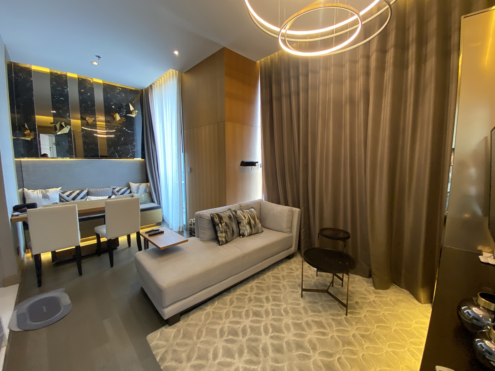 83465-ขายคอนโด The Esse at Singha Complex ใกล้ ARL มักกะสัน