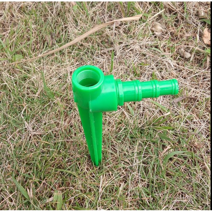 ขาปักดิน สีเขียว เกลี่ยวใน 4 หุน(1/2 นิ้ว) ต่อกับสายยางขนาด 4-6 หุน รดน้ำต้นไม้ เกษตร สวน สนามหญ้า แข็งแรง ทนทาน B023