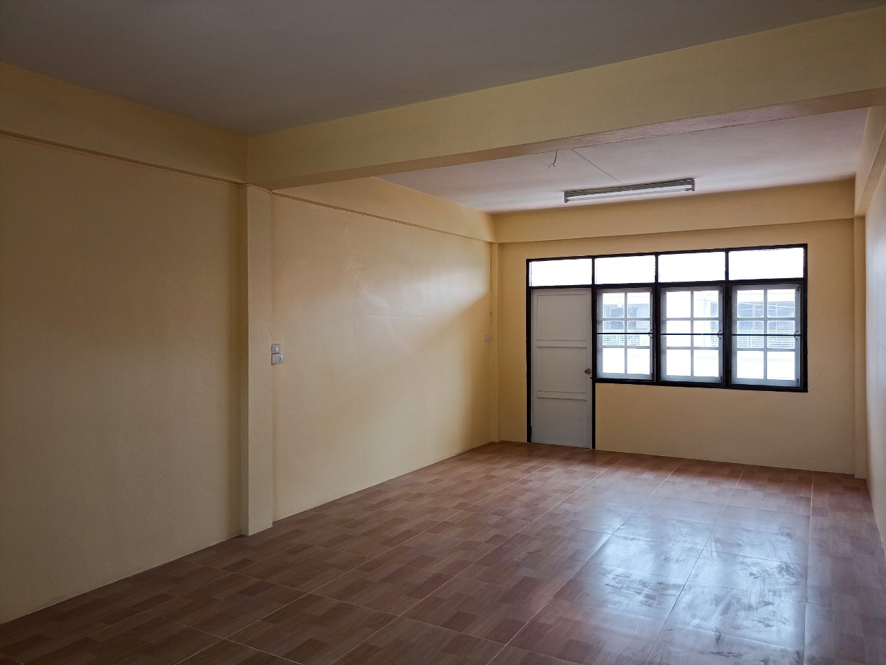 75023-ขายอาคารพาณิชย์ ถนนพระยาสัจจา เสม็ด ชลบุรี