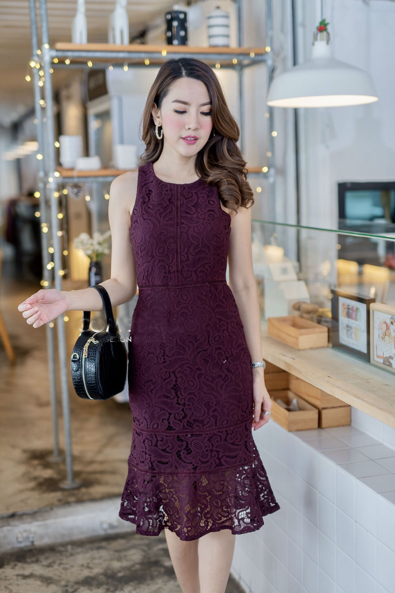 DS0091 เดรสแฟชั่น เดรสลูกไม้ ชุดลูกไม้ ชุดไปงานแต่ง เดรสเกาหลี เดรสออกงาน ชุดออกงาน มินิเดรส เดรสสั้น ชุดทำงาน dress (สีเลือดหมู)