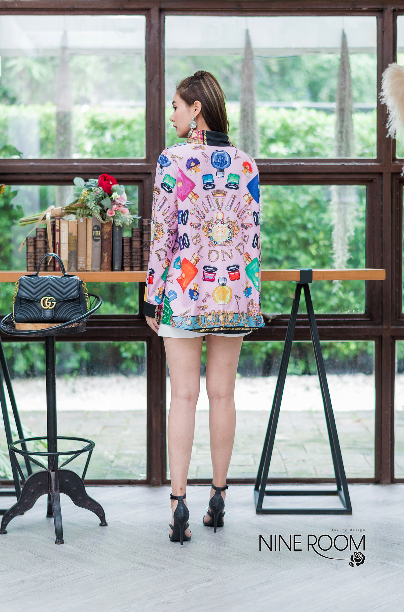 SaLe++B3599 เชิ๊ตแขนยาวคอปกพร้อมสาบกระดุมยาวด้านหน้า ใช้ผ้าซิลล์ผสมโพลี่ฯ(silk mix poly) ผ้านุ่มผิวสัมผัสดี ใส่สบาย เพิ่มความโดดเด่นด้วยลายพิมพ์ •Color |3 สี 1.No.1/ลาย1 2.No.2/ลาย2 3.No.3/ลาย3 •Size อก44"สะโพก46"ยาว29.5" ต้นแขน22" แขน