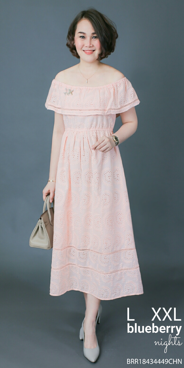 SaLe++Blueberry Nights**12727**พรีเมี่ยมคลาสสิคแม็กซี่เดรสคอตต้อนฉลุปักลายคอลเลคชั่นสุดหรู PREMIUM CLASSIC COTTON MAXI-DRESS LUXURY COLLECTION BLUEBERRY-NIGHTS ผ้าคอตต้อนเกรดพรีเมี่ยมนำเข้าอย่างดีใส่สบายค่ะ แพทเทิร์นแม็กซี่เดรสทรงตรงยาวได้รูปสวย ดีเทลเดรส