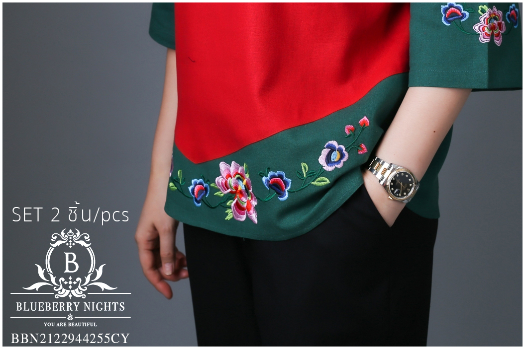 BLUEBERRY NIGHTS 14130 ชุดเซ็ตผ้าฝ้ายธรรมชาติ เสื้อผ้าฝ้ายธรรมชาติเนื้อดีเกรดพรีเมี่ยม เนื้อผ้านุ่มใส่สบายมากๆๆ ดีเทลผ้าสีพื้นตัดสลับสี ปักลวดลายดอกไม้หน้าและหลัง แพทเทิร์นกางเกงสีพื้นขายาว เอวยางยืดอิลาสติกอย่างดี มีกระเป๋าข้างซ้าย-ขวา ใส่สบายมากๆ ใส่เที