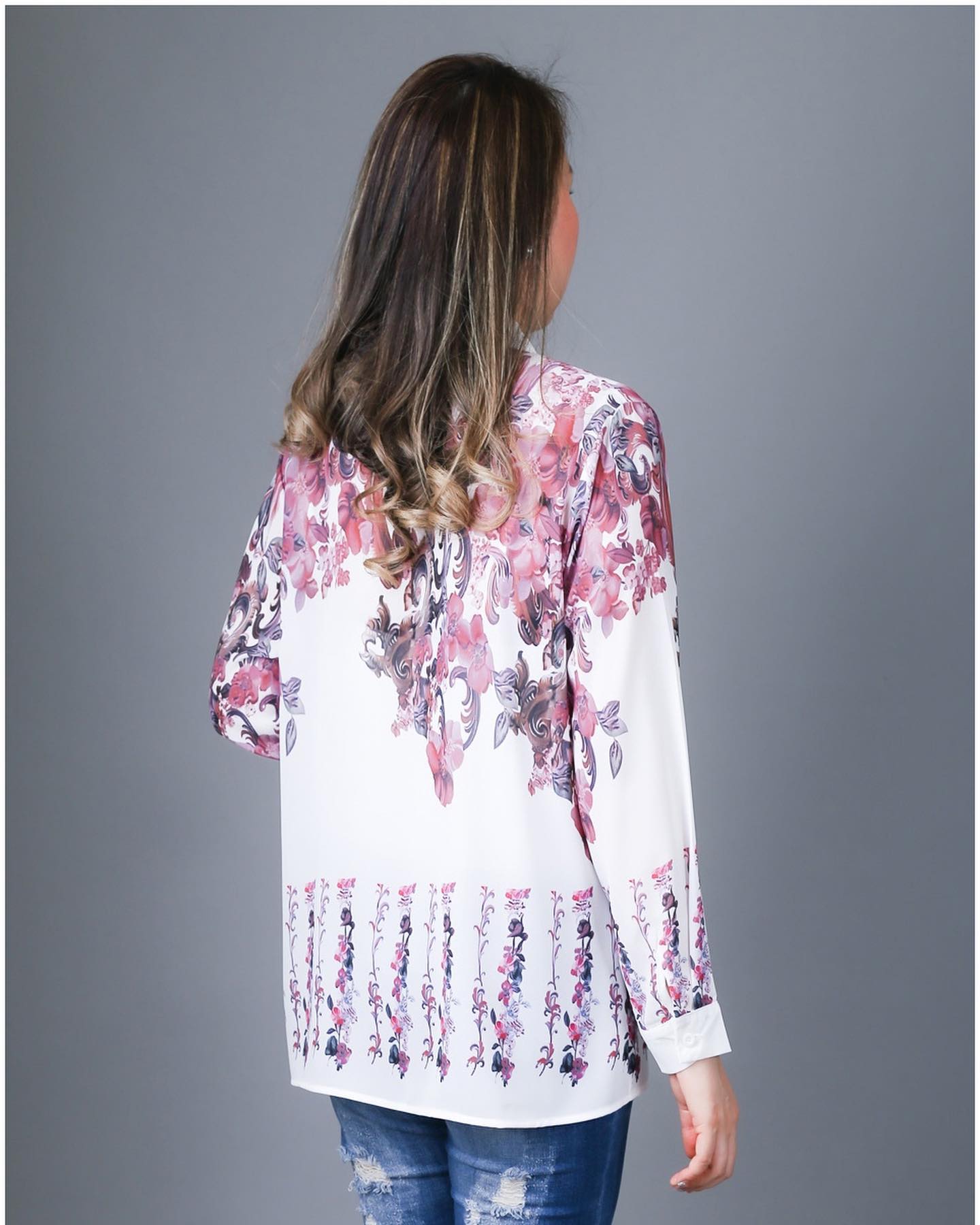 Sale+++#Blueberry Nights B3655 เสื้อทูนิคเชิ้ตแขนยาวพิมพ์ลายทั้งตัว ผ้าโพลีเอสเตอร์ผสมชีฟองเนื้อนุ่มสวยสุดหรู ผ้าเนื้อดีสัมผัสนุ่มใส่สบายมากๆค่ะ ดีเทลผ้าพิมพ์ลายทั้งตัวสวยคมชัดสีสดใสเกรดพรีเมี่ยม แพทเทิร์นคอวีทูนิคกระดุมหน้า3เม็ด ปลายแขนเชิ้ตติดกระดุม &#x