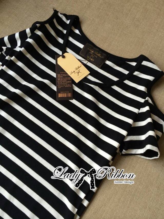 Sale++Lady Ribbon ** D7882**อก34-38**Lady Monica Sassy Body-Con Striped Dress เดรสทรงบอดี้คอนพิมพ์ลายทาง cut-out ช่วงไหล่ เหมาะกับสาวตัวเล็กๆ ตัวนี้ทรงชุดจะเป็นแบบบอดี้คอนเข้ารูป เน้นสัดส่วน มีดีเทลเก๋ๆช่วงไหล่ เป็นทรงคัทเอาท์เปิดไหล่บางส่วน เหมาะกับสาวสไ