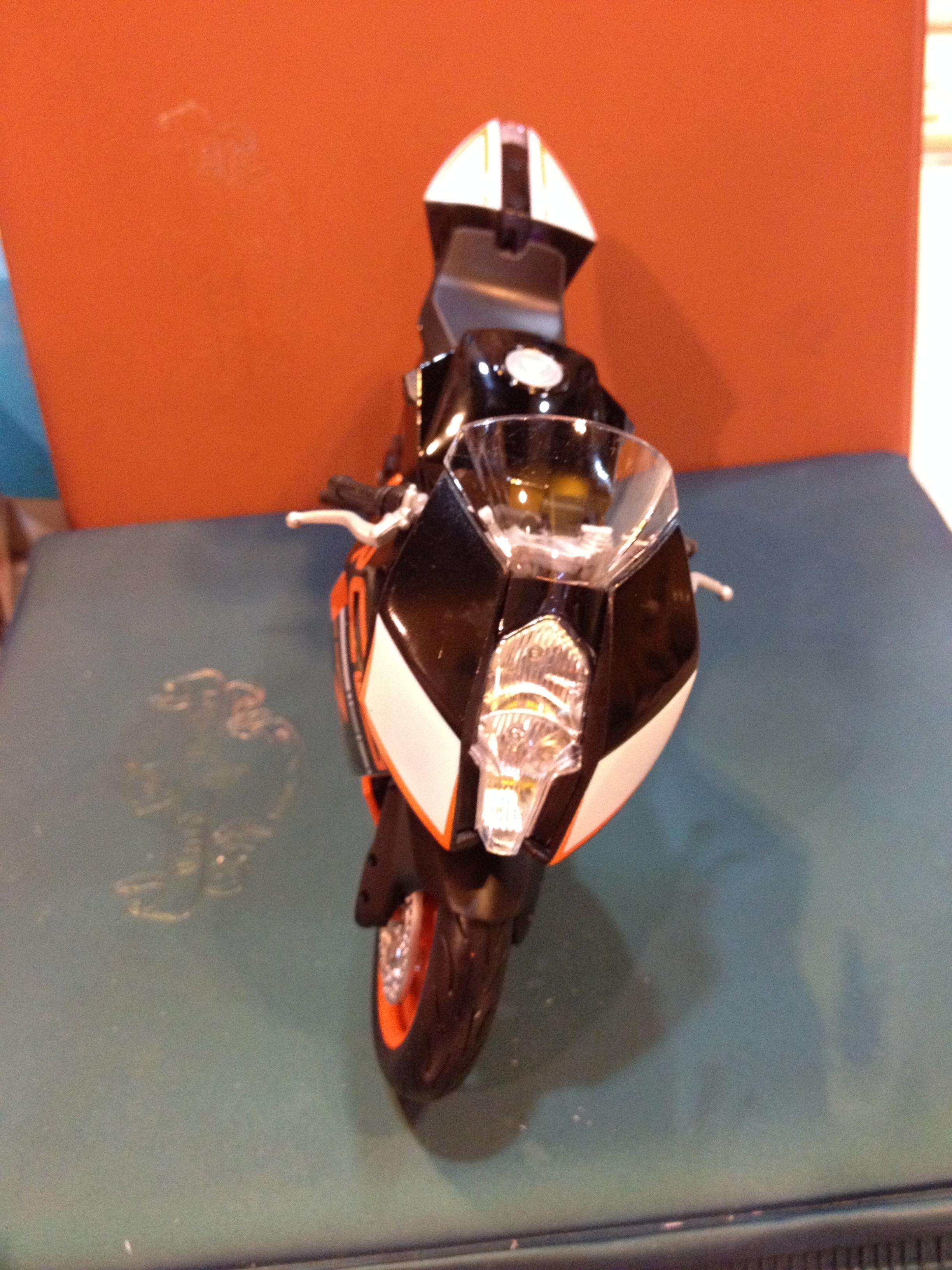 1:10 KTM 1190 RC8