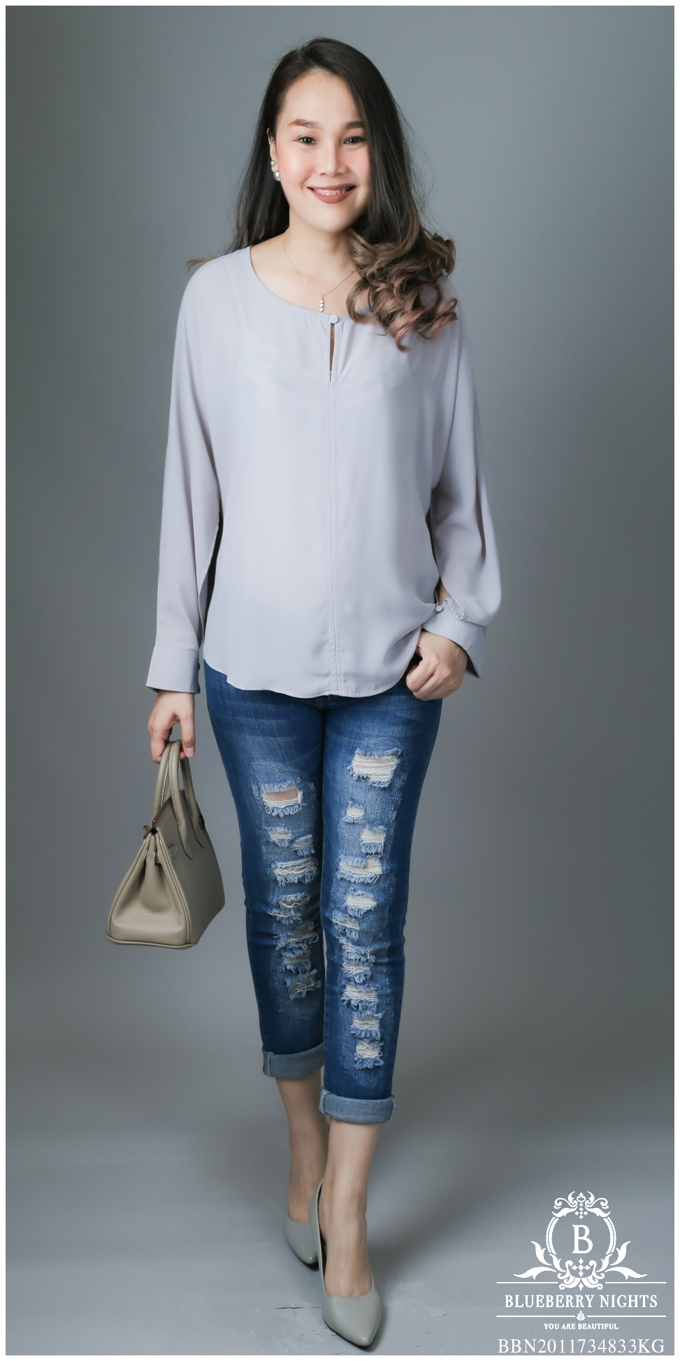 Sale++#Blueberry Nights B3610 เสื้อเชิ้ตชีฟองแขนยาว สีพื้นเรียบหรู ผ้าชีฟองเบรนด์เนื้อนุ่มสวยสุดหรู ผ้าเนื้อดีสัมผัสนุ่มใส่สบายมากๆค่ะ แพทเทิร์นเสื้อเชิ้ตแขนยาวติดกระดุมปลายแขน ช่วงล่างของแขนผ่าสวยเก๋ 4 สีคลาสสิค สีเขียว/ สีเทา/ สีเหลือง/ สีขาว ขนาด รอบอก