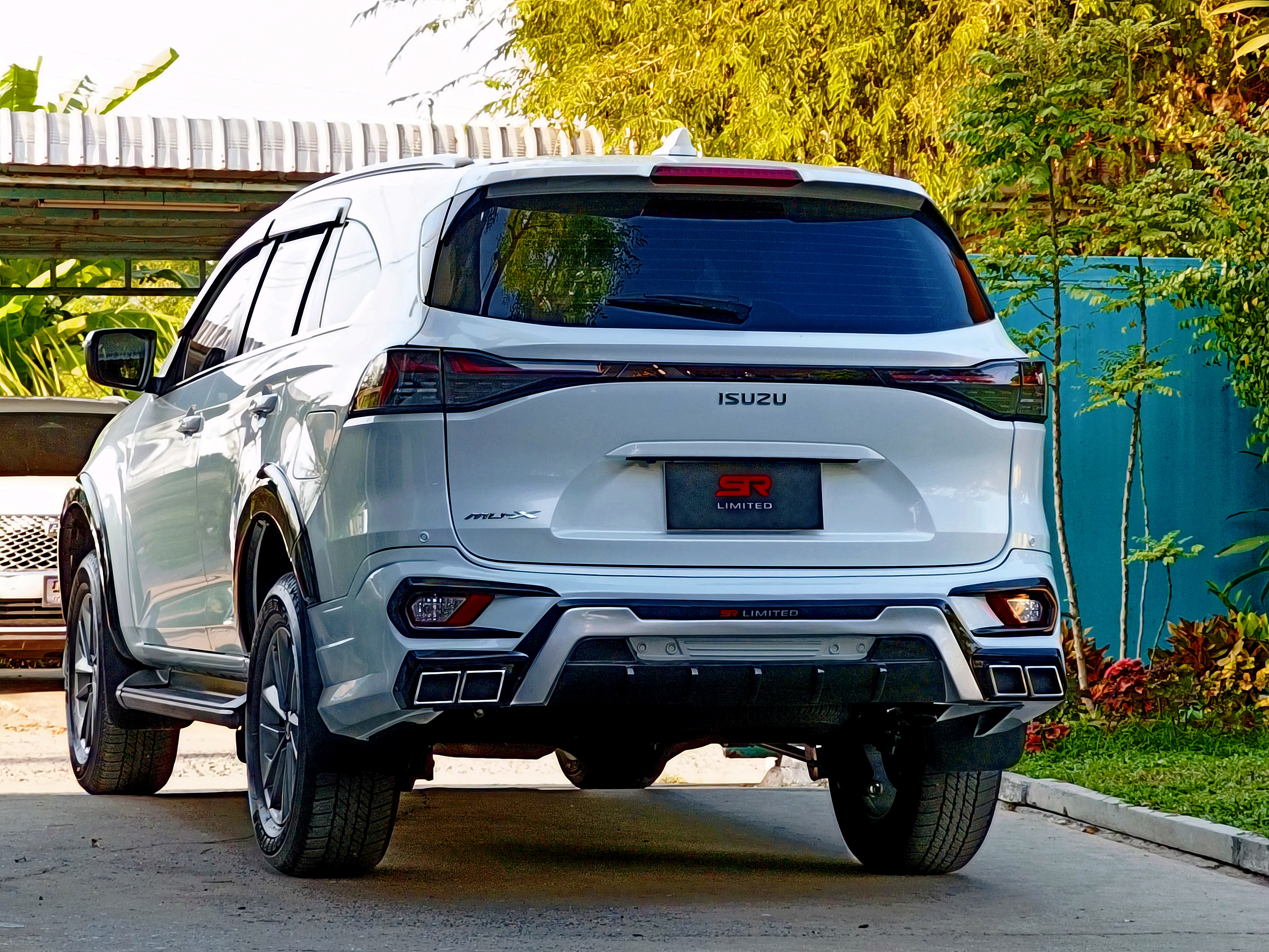 ชุดแต่งรถ All New Isuzu Mu-X 2024-2025 "SR-Limited"