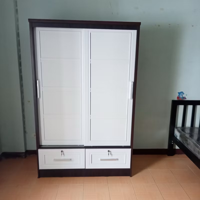 ตู้เสื้อผ้า บานเลื่อน ประตูทึบ ขนาด 4 ฟุต สีขาวโอ๊ค