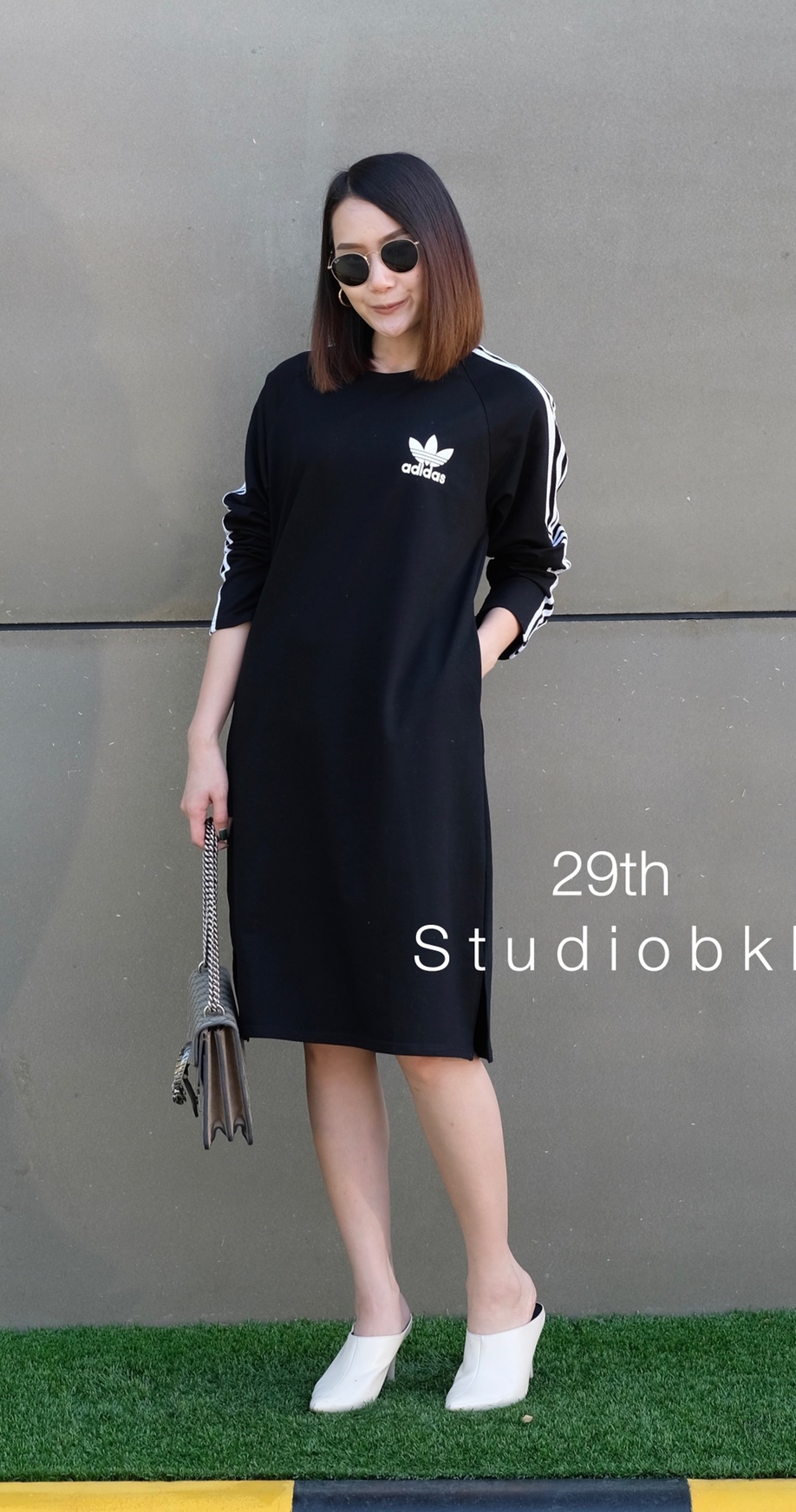 SaLe++13847 #29thStudiobkk มินิเดรสทรงสปอร์ตแขนยาว ผ้าคอตตอนเนื้อดีค้า ใสบายสุดๆ อกสกรีนลาย ดีเทลแขนแต่งแถบ มีกระเป๋า2 ข้าง ชายกระโปรงผ่าข้าง ทรงสวยใส่ง่าย สวยจบในชุดเดียว