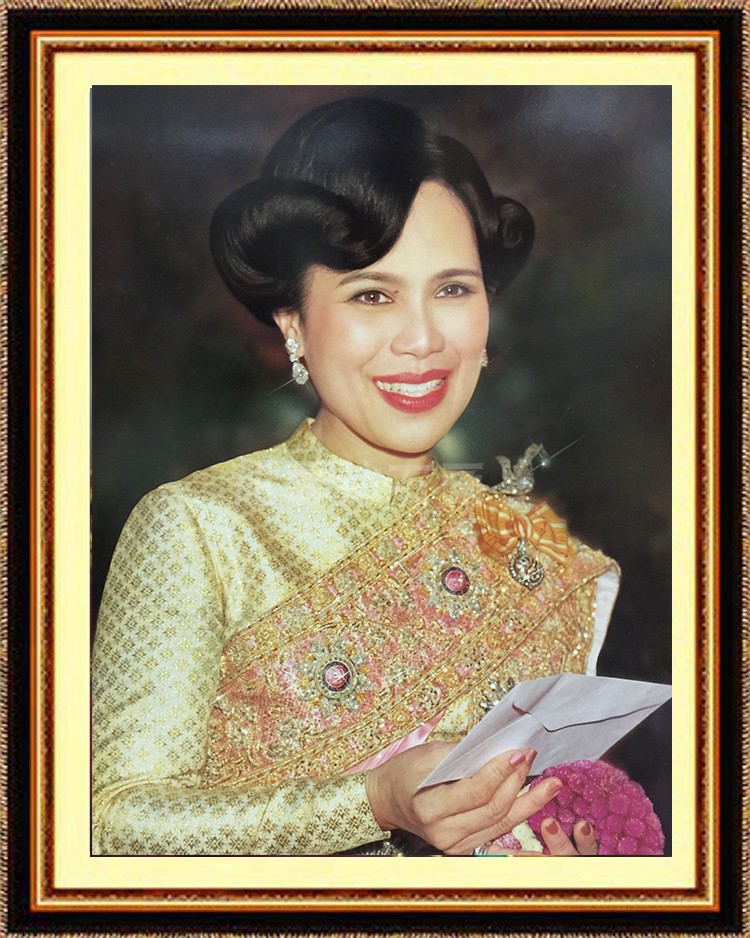 พระราชินีในรัชกาลที่9 ครอสติสคริสตัล Diamond painting โมเสก ภาพติดเพชร งานฝีมือทำที่บ้าน DIY