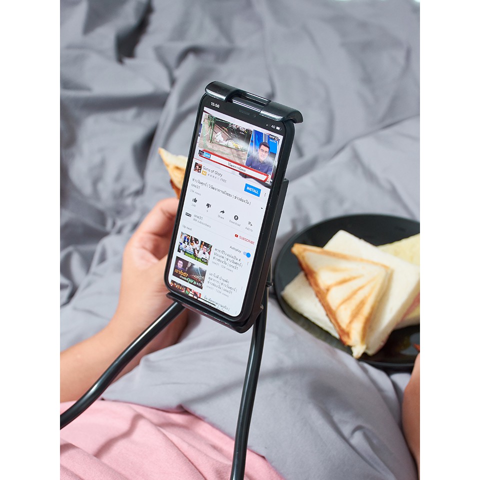 !!สินค้าขายดี!! แท่นวางมือถือแบบคล้องคอ ที่วางโทรศัพท์แบบคล้องอเนกประสงค์ Flexible Neck Phone Holder