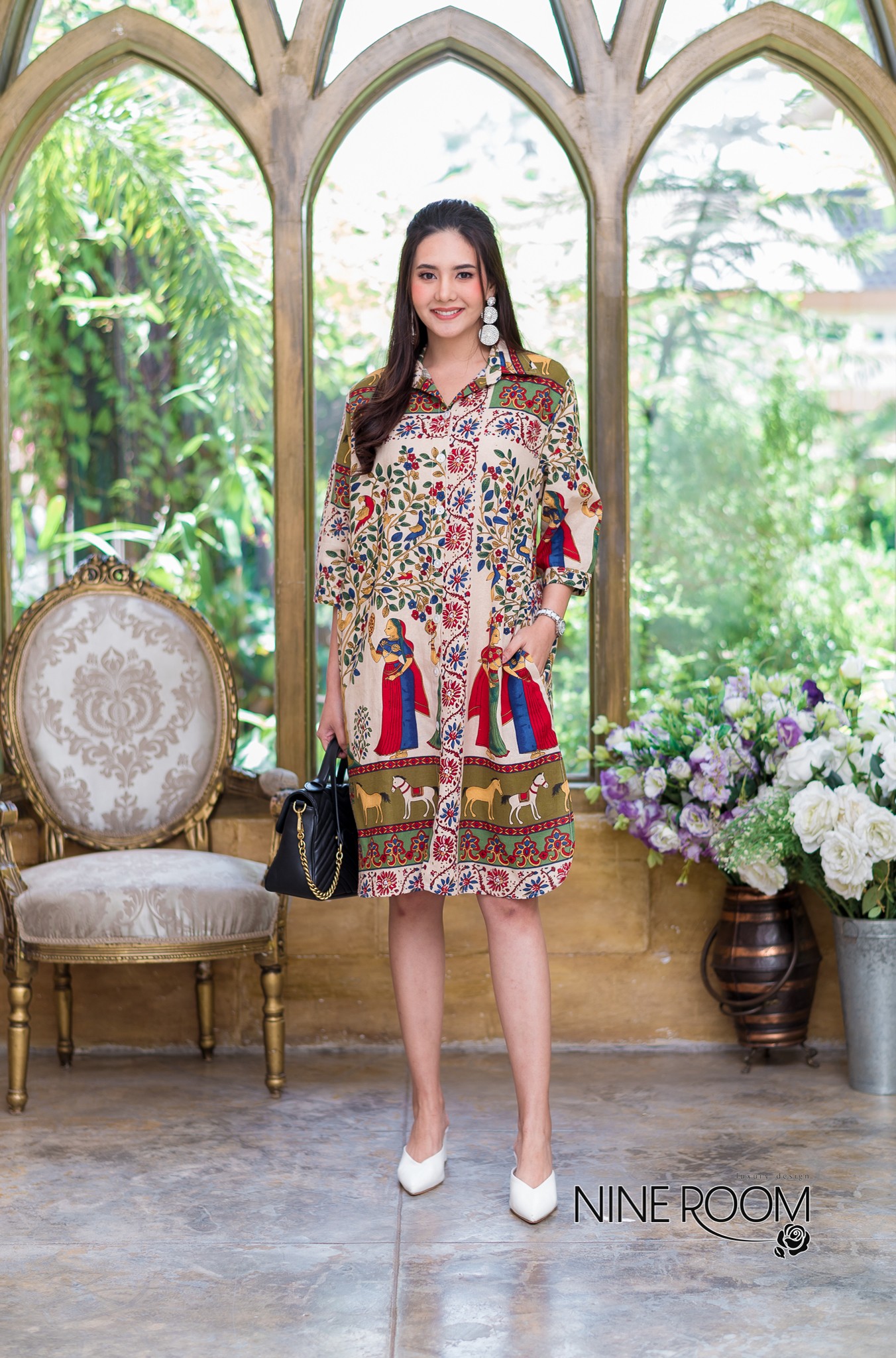 SaLe+++#Nine Room 14046 SHIRT DRESS -เชิ๊ตเดรสคอปก พร้อมสาบกระดุมยาวด้านหน้าใช้ผ้าฝ้ายผสมลินิน(cotton mix linen) ตัวผ้าไม่หนา-ไม่บาง ระบายอากาศดี ไม่ร้อน มีความโดดเด่นด้วยลายอิยิปต์-ฟาโรห์ลายสวยๆทั้งตัว เสริมคัทติ้งด้วยการผ่าชายข้างเพื่อความสวยงาม และมีกร